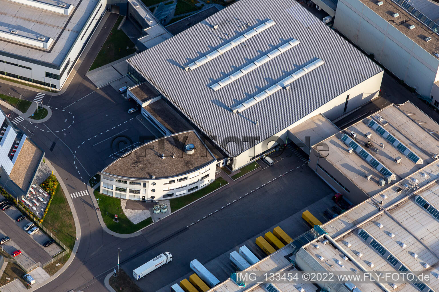 SEW-EURODRIVE GmbH & Co KG – usine de fabrication et mécanique/mécatronique SCC à le quartier Graben in Graben-Neudorf dans le département Bade-Wurtemberg, Allemagne vu d'un drone