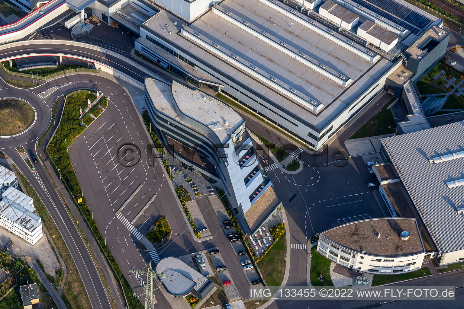 Vue aérienne de SEW-EURODRIVE GmbH & Co KG – usine de fabrication et mécanique/mécatronique SCC à le quartier Graben in Graben-Neudorf dans le département Bade-Wurtemberg, Allemagne