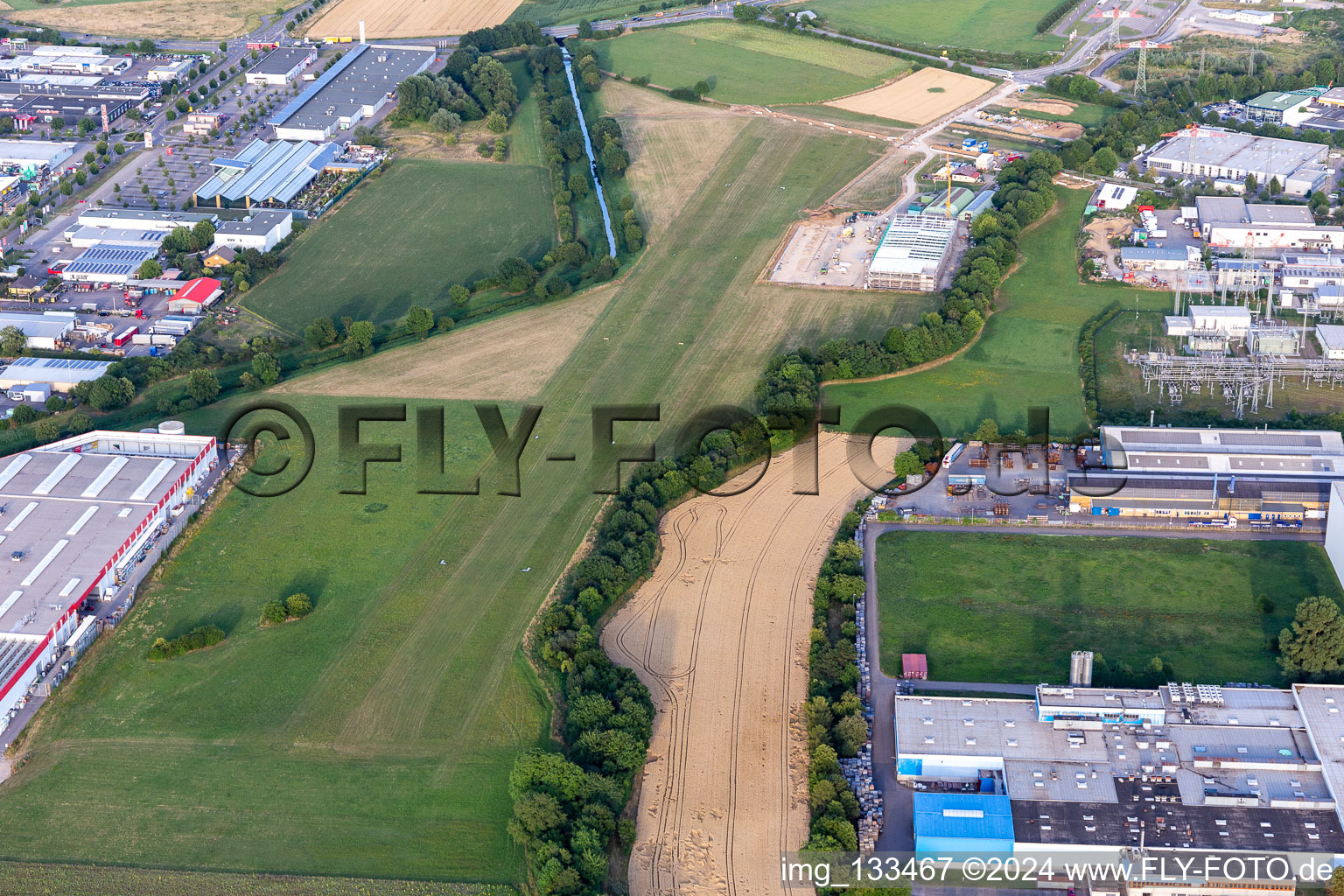 Vue aérienne de Aéroport Bruchsal EDTC à Bruchsal dans le département Bade-Wurtemberg, Allemagne