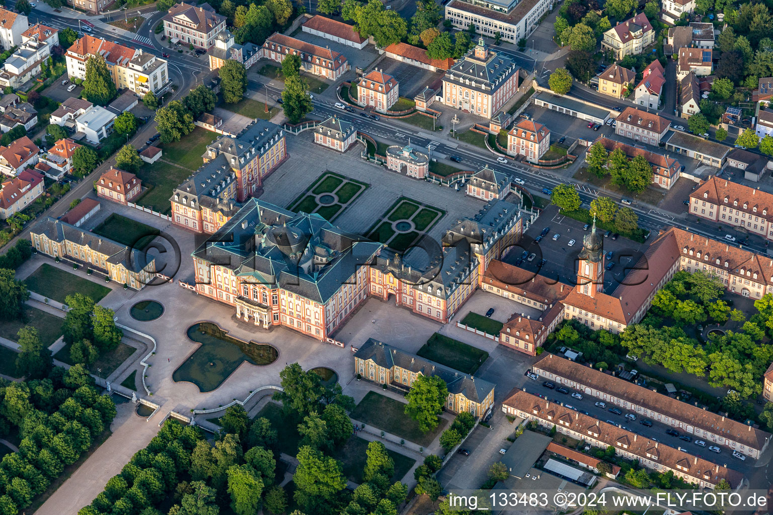 Photographie aérienne de Château et jardin du château Bruchsal à Bruchsal dans le département Bade-Wurtemberg, Allemagne