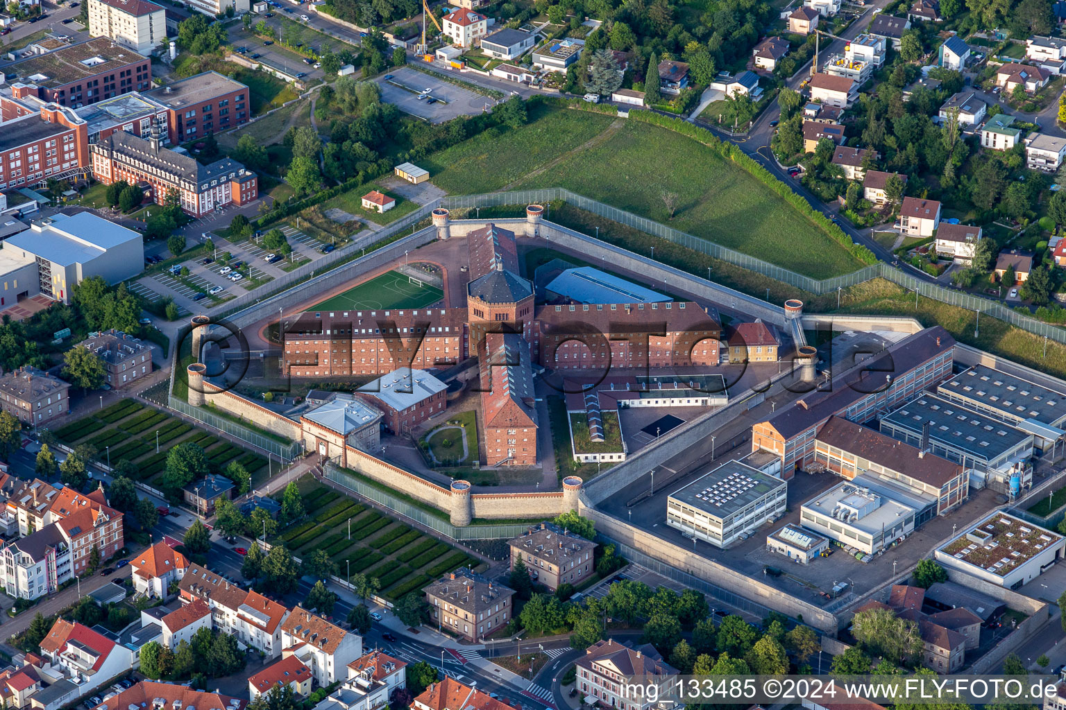 Vue aérienne de Établissement correctionnel Bruchsal à Bruchsal dans le département Bade-Wurtemberg, Allemagne