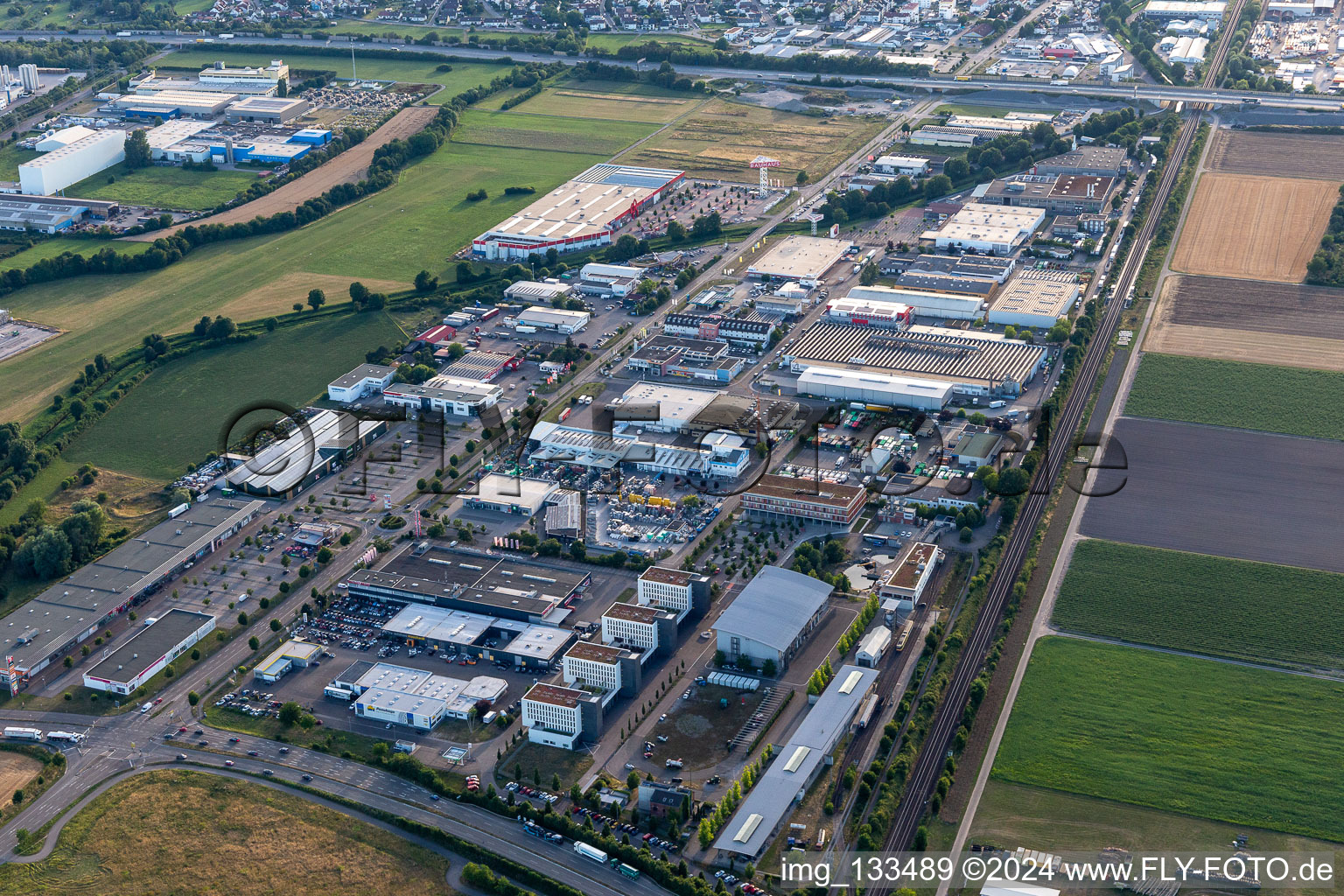 Vue aérienne de Zone industrielle Am Mantel à Bruchsal dans le département Bade-Wurtemberg, Allemagne