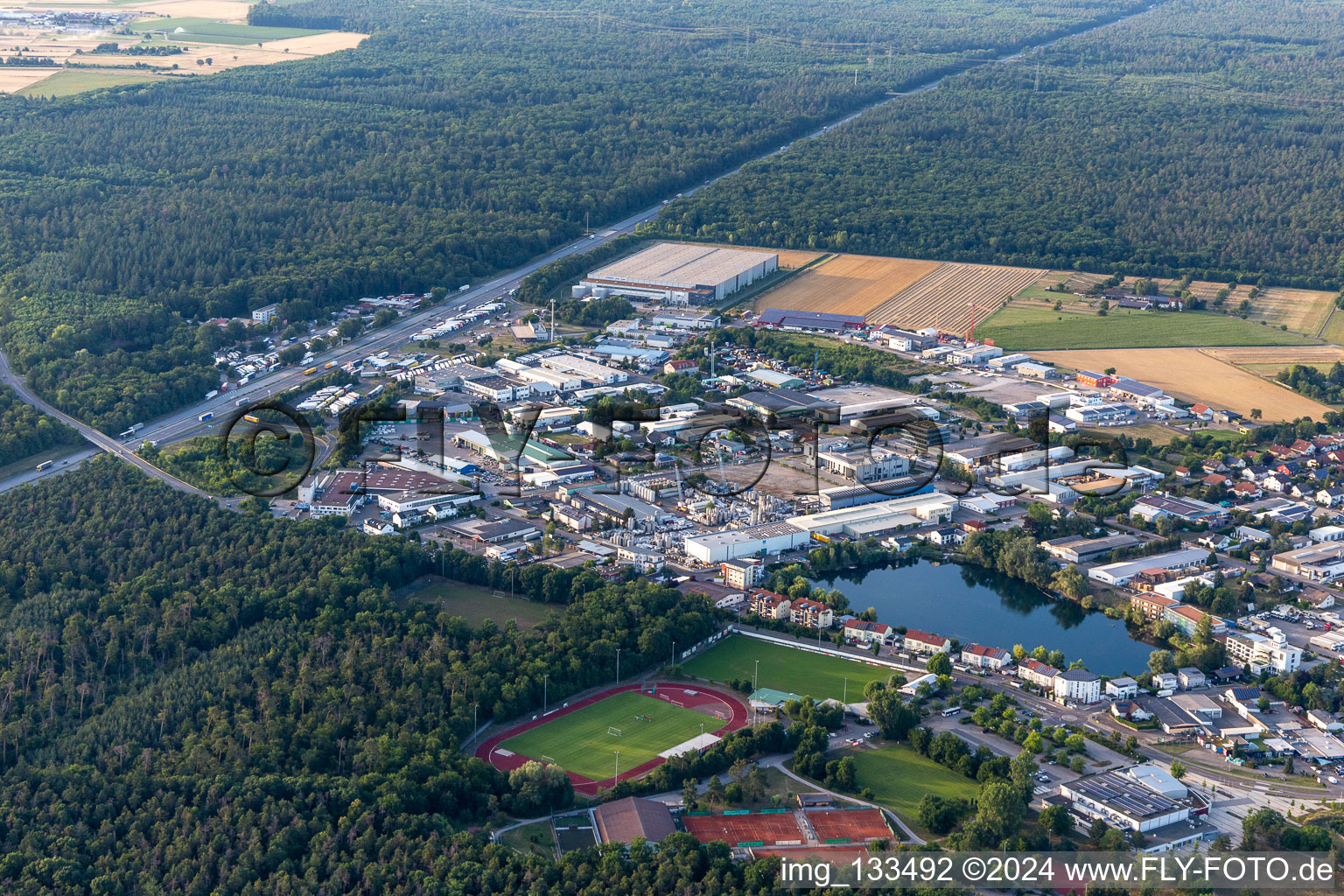 Vue aérienne de Zone industrielle NO à Forst dans le département Bade-Wurtemberg, Allemagne