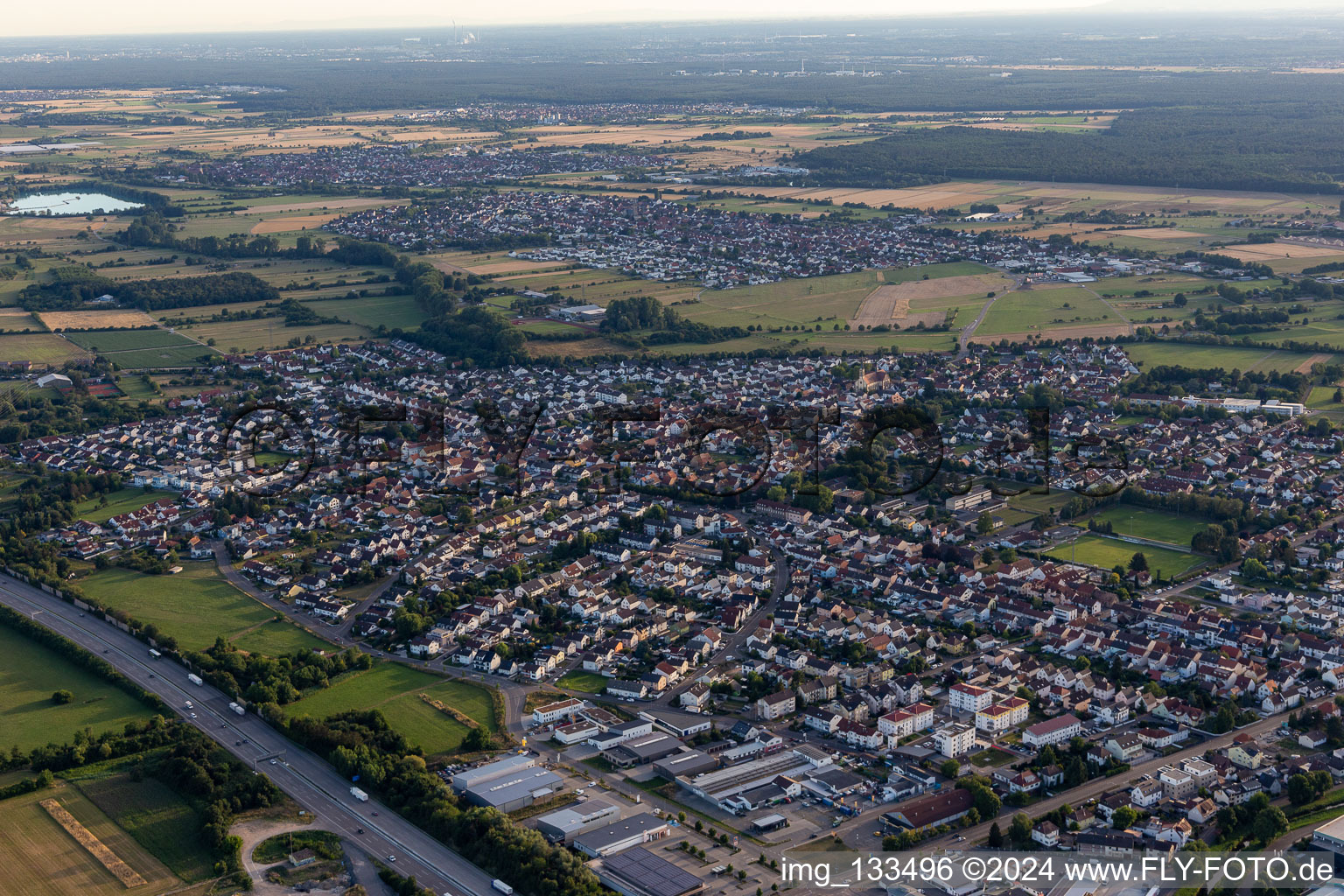 Quartier Karlsdorf in Karlsdorf-Neuthard dans le département Bade-Wurtemberg, Allemagne d'en haut