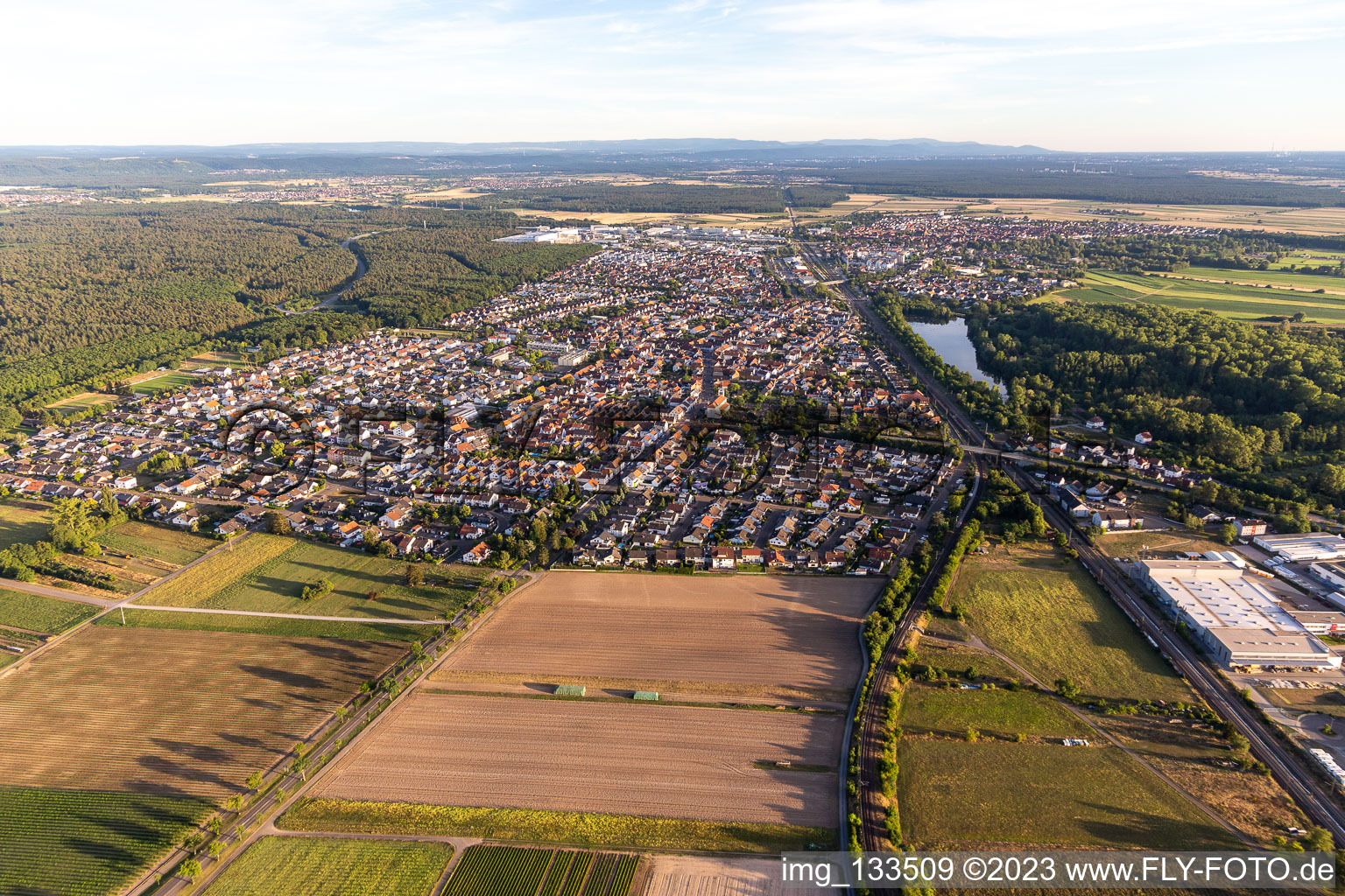 Vue d'oiseau de Quartier Neudorf in Graben-Neudorf dans le département Bade-Wurtemberg, Allemagne