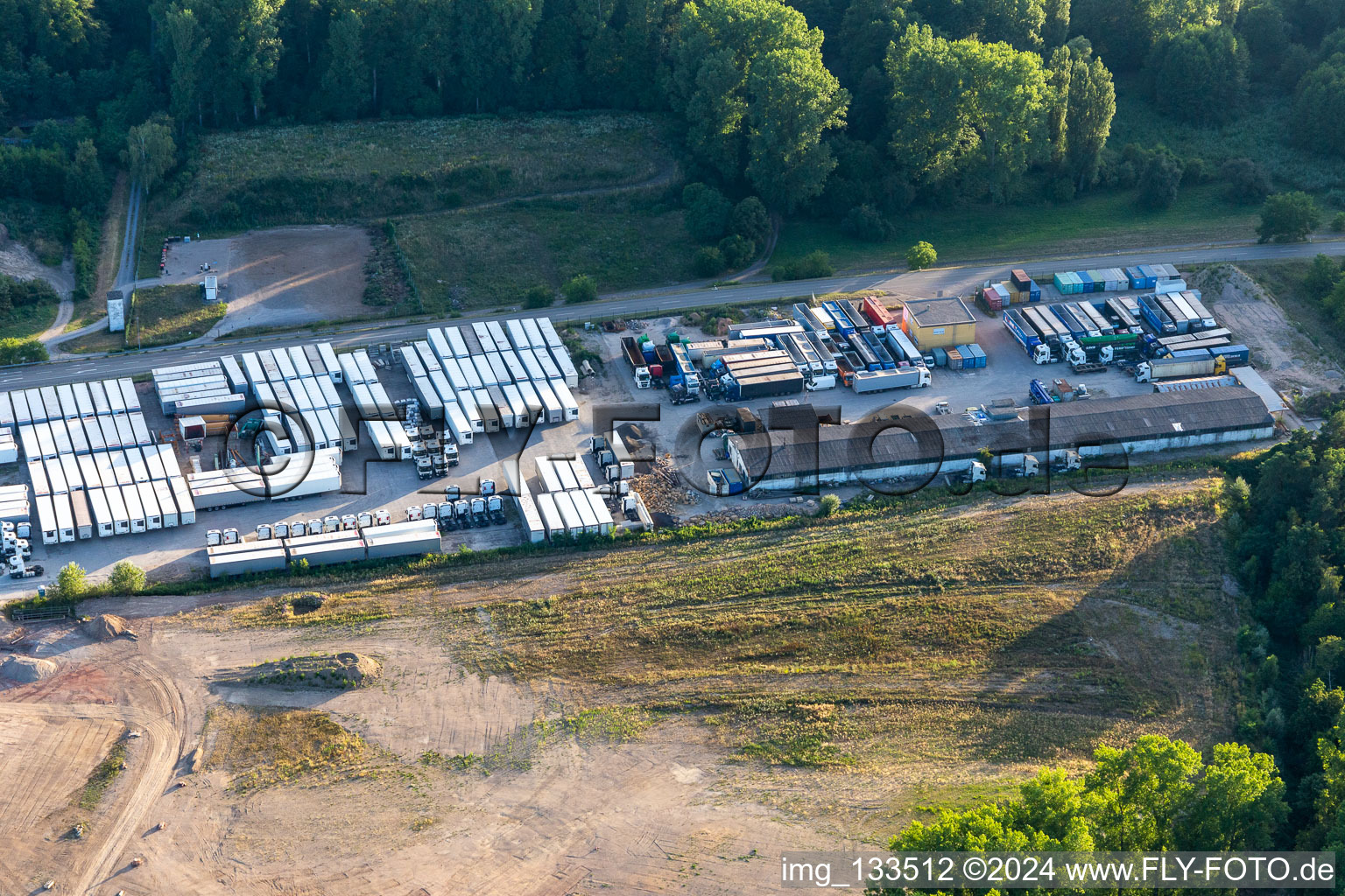 Vue aérienne de HeKa Herzog GmbH à le quartier Neudorf in Graben-Neudorf dans le département Bade-Wurtemberg, Allemagne