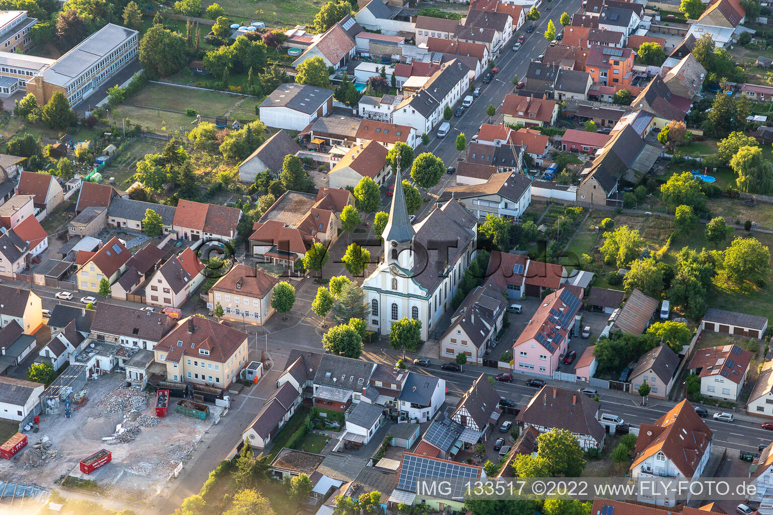 Vue aérienne de Saint-Pierre en Huttenheim à le quartier Huttenheim in Philippsburg dans le département Bade-Wurtemberg, Allemagne