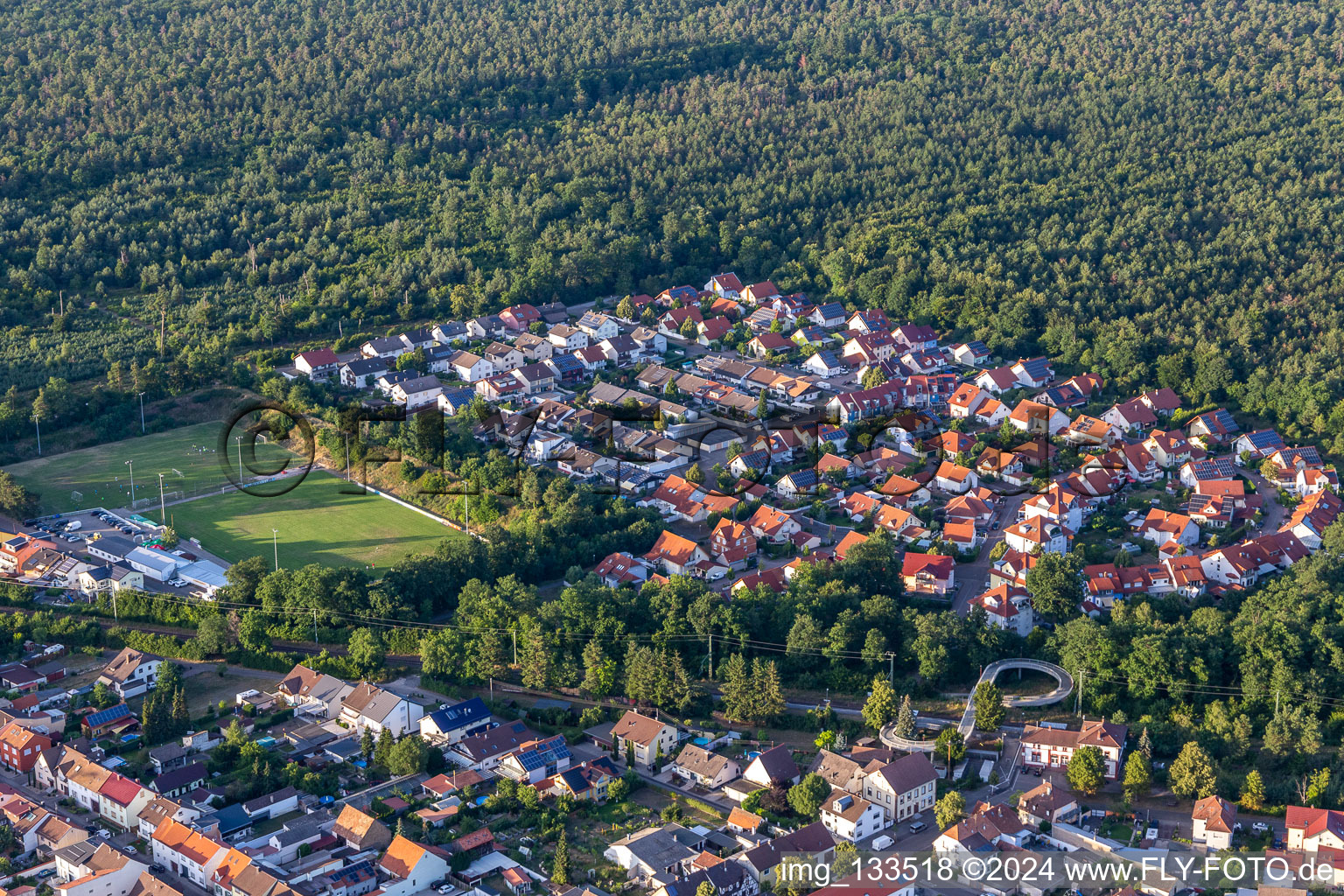 Quartier Huttenheim in Philippsburg dans le département Bade-Wurtemberg, Allemagne vu d'un drone