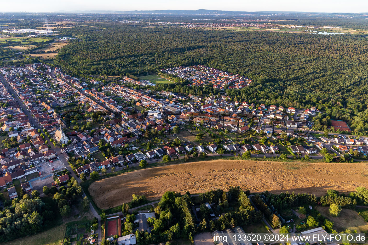 Vue aérienne de Quartier Huttenheim in Philippsburg dans le département Bade-Wurtemberg, Allemagne