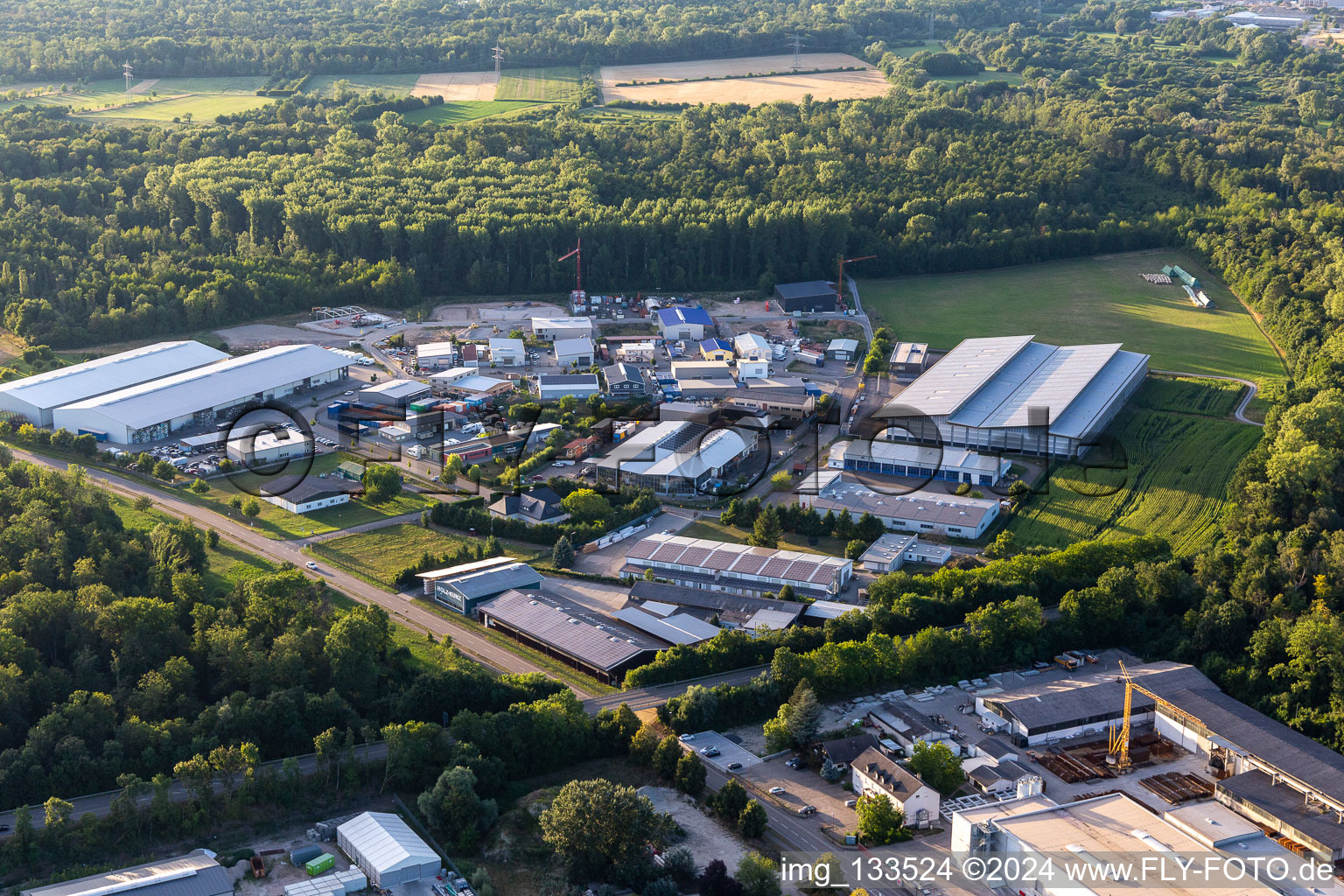 Vue aérienne de Zone industrielle à Horrenfeld Huttenheim à le quartier Huttenheim in Philippsburg dans le département Bade-Wurtemberg, Allemagne