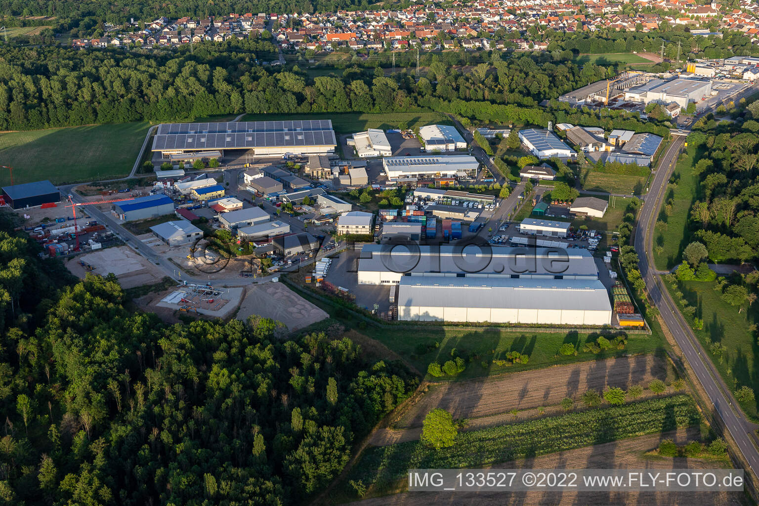 Vue aérienne de Zone industrielle à Horrenfeld Huttenheim à le quartier Huttenheim in Philippsburg dans le département Bade-Wurtemberg, Allemagne