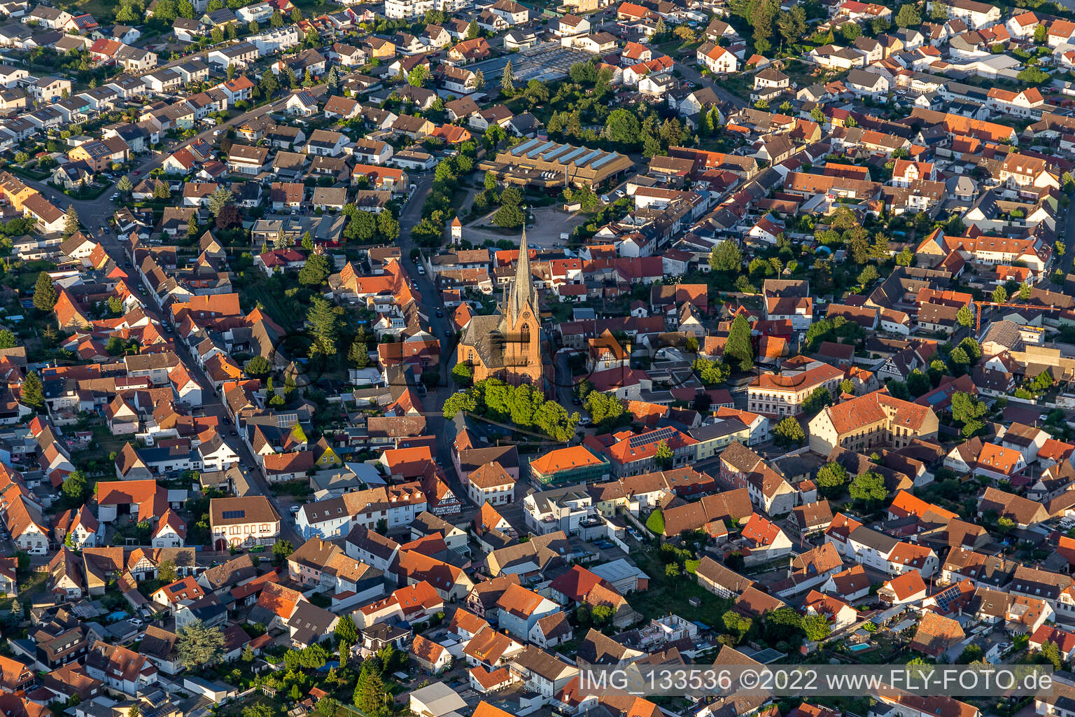 Vue aérienne de Saint Guy à le quartier Rheinsheim in Philippsburg dans le département Bade-Wurtemberg, Allemagne