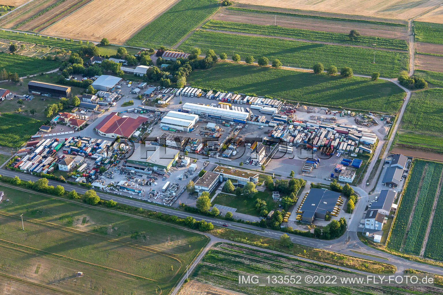 Vue aérienne de Zone industrielle Karl-Löschstr à Lingenfeld dans le département Rhénanie-Palatinat, Allemagne