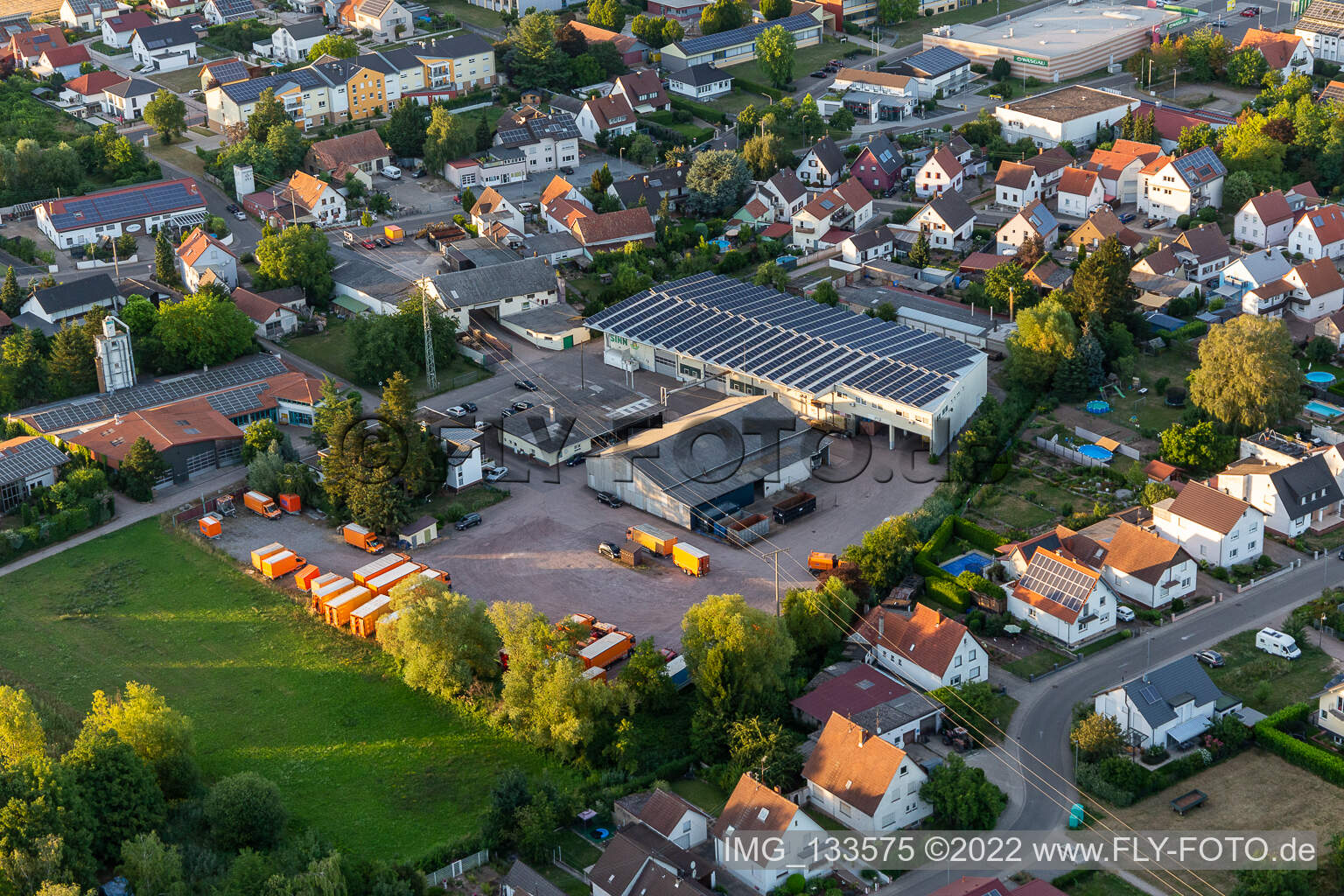 Vue aérienne de Kasper Wohndesign-Outlet GmbH à Lustadt dans le département Rhénanie-Palatinat, Allemagne