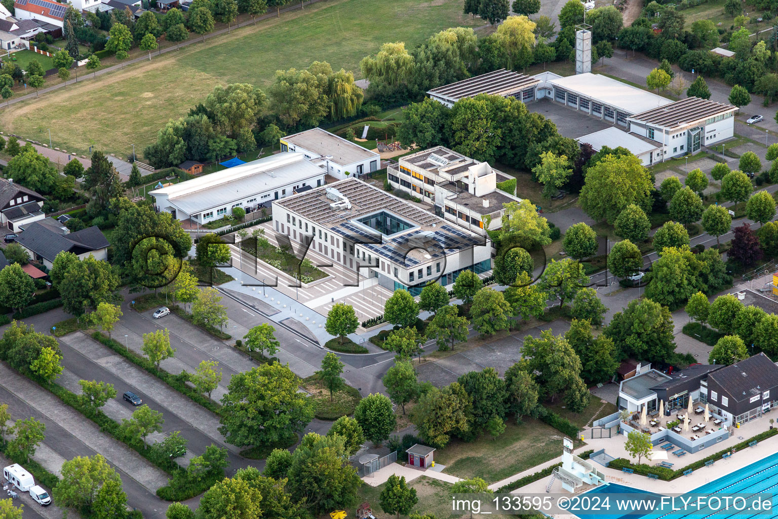 Vue aérienne de Association commune Offenbach an der Queich à le quartier Offenbach in Offenbach an der Queich dans le département Rhénanie-Palatinat, Allemagne