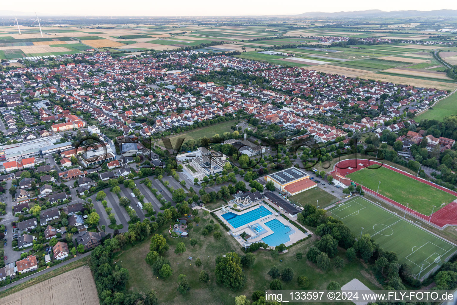 Vue aérienne de Association commune Offenbach an der Queich à le quartier Offenbach in Offenbach an der Queich dans le département Rhénanie-Palatinat, Allemagne