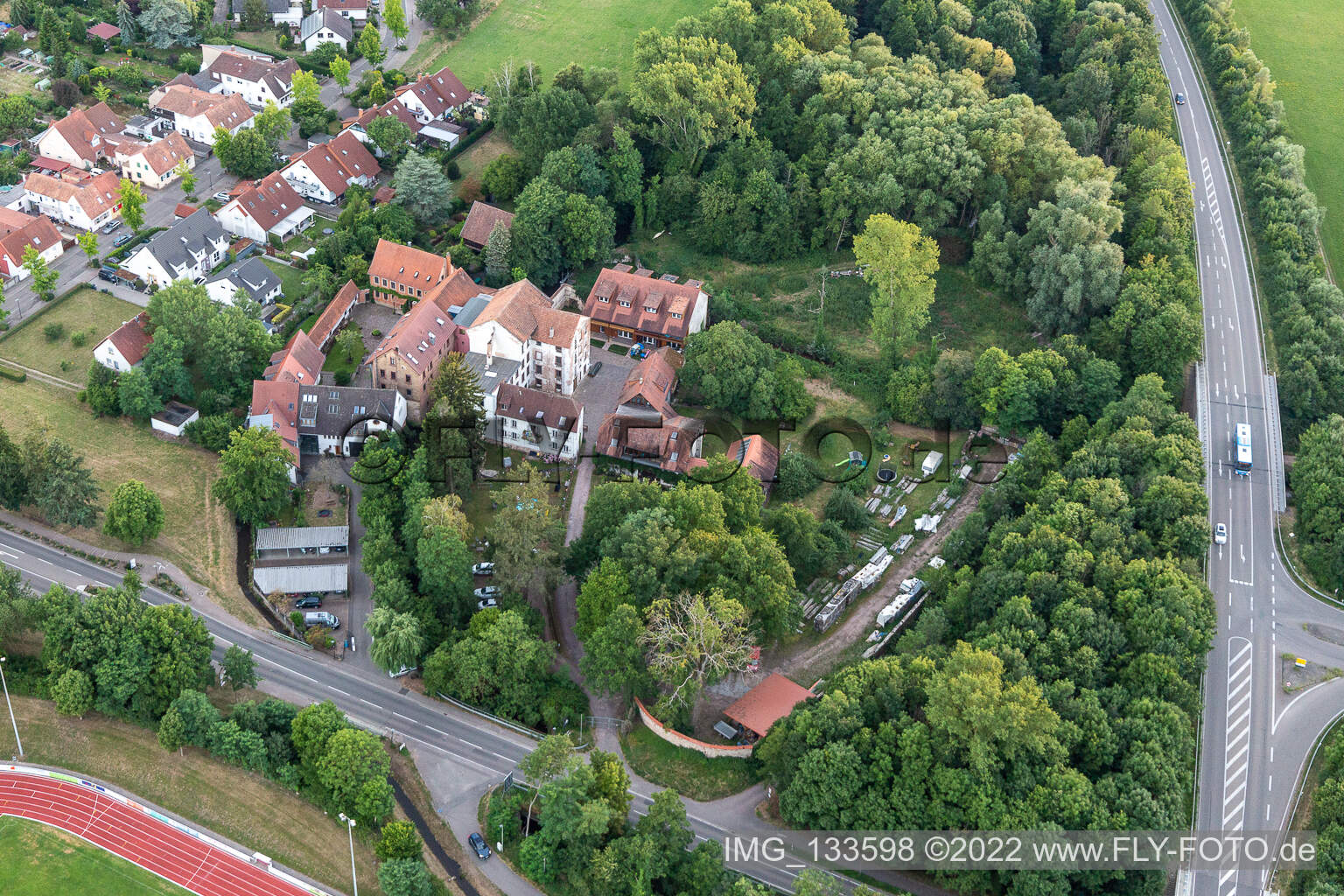 Vue d'oiseau de Quartier Offenbach in Offenbach an der Queich dans le département Rhénanie-Palatinat, Allemagne