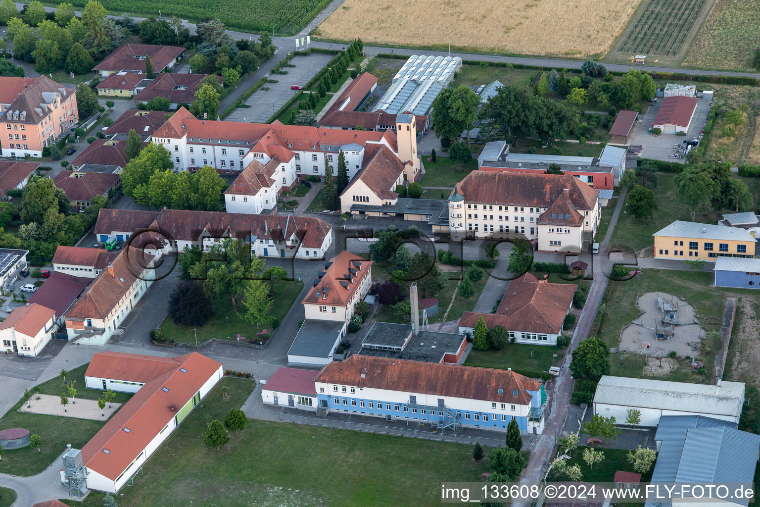 Vue aérienne de Ecole spéciale de Landau - école avec développement moteur FSP à Landau in der Pfalz dans le département Rhénanie-Palatinat, Allemagne