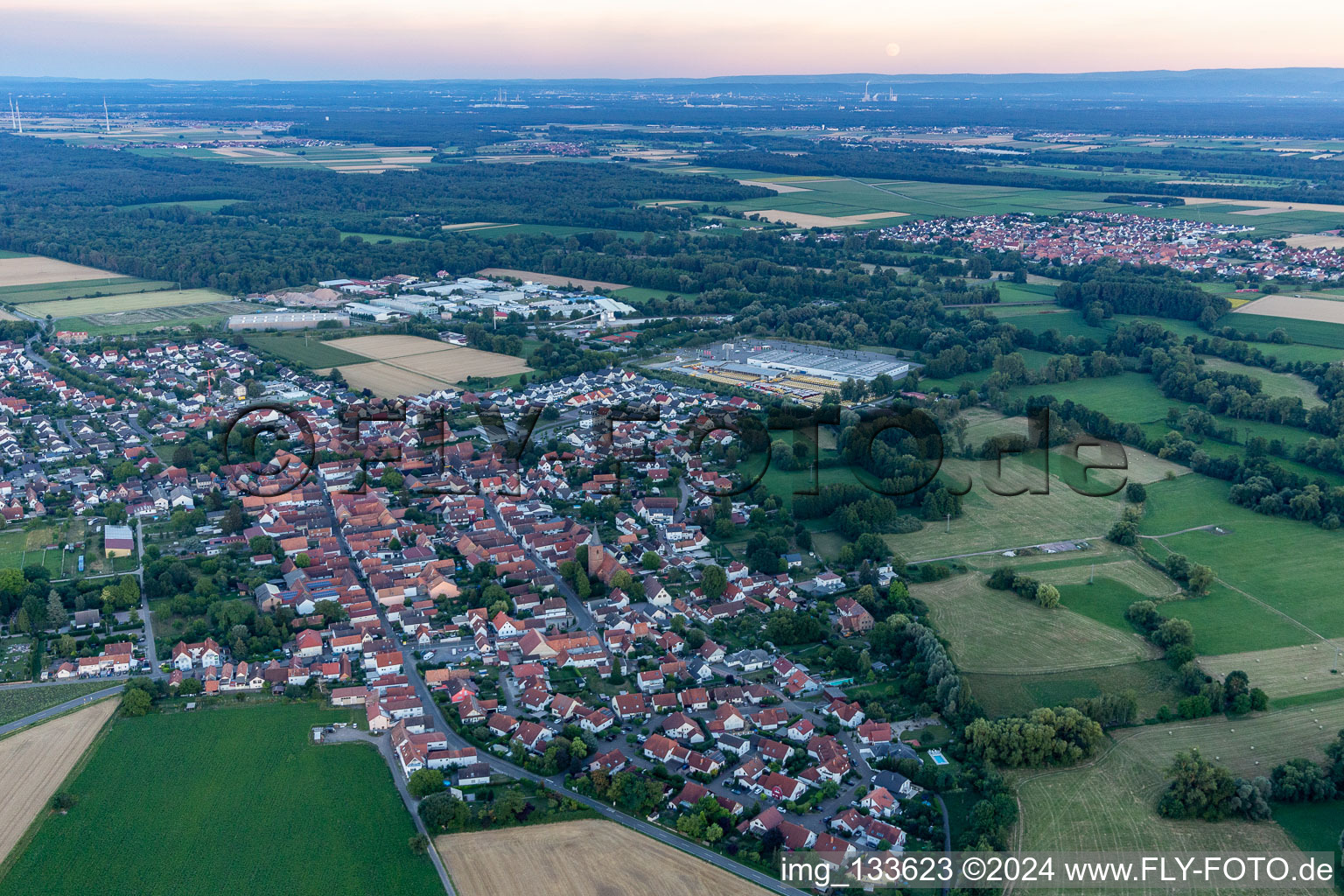 Rohrbach dans le département Rhénanie-Palatinat, Allemagne vu d'un drone