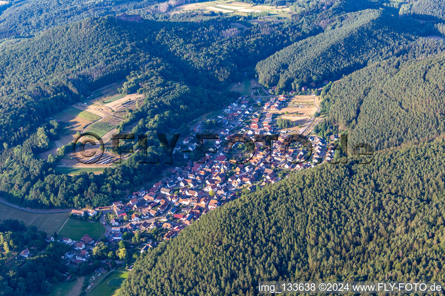 Vue aérienne de Vorderweidenthal dans le département Rhénanie-Palatinat, Allemagne