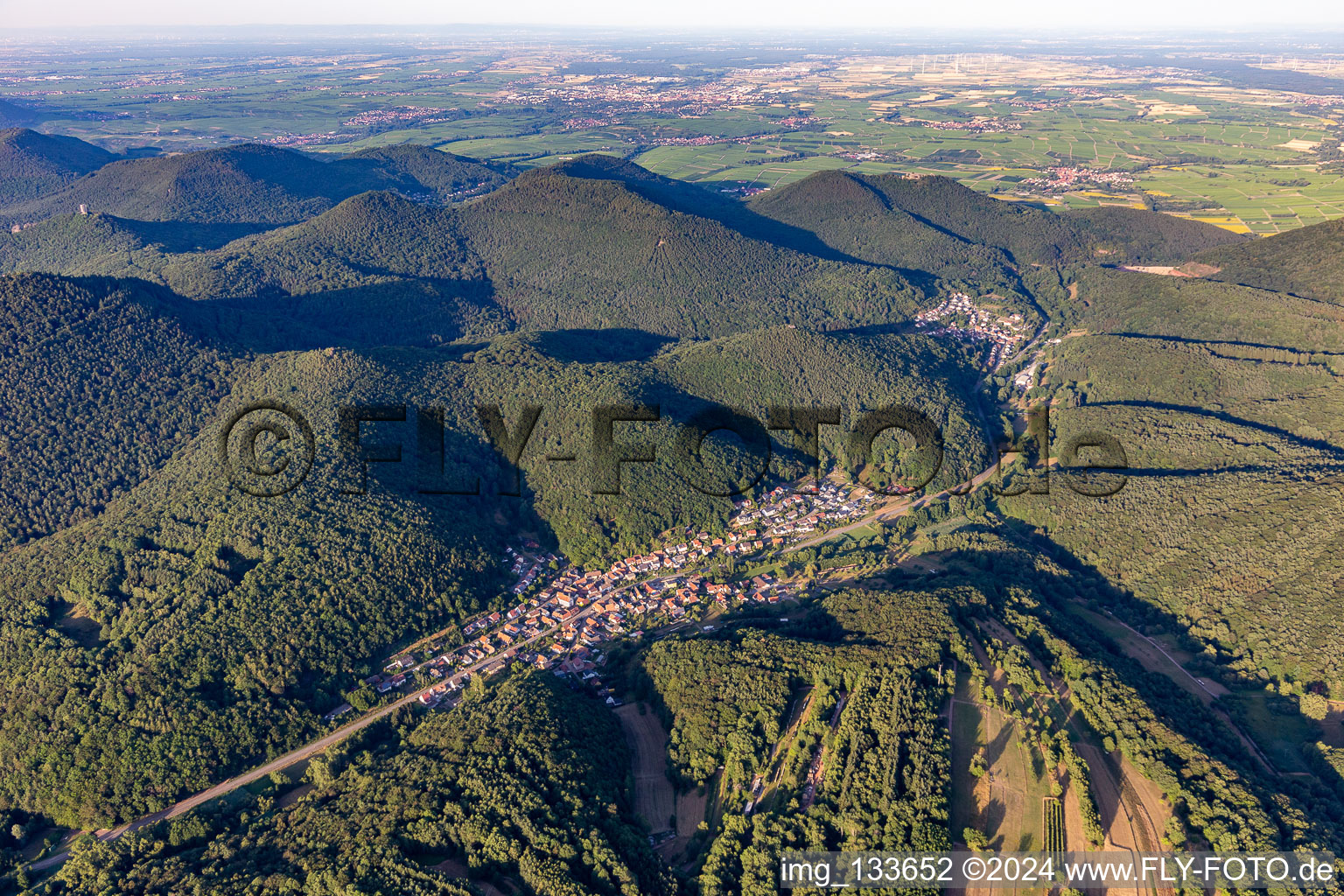 Vue oblique de Waldrohrbach dans le département Rhénanie-Palatinat, Allemagne