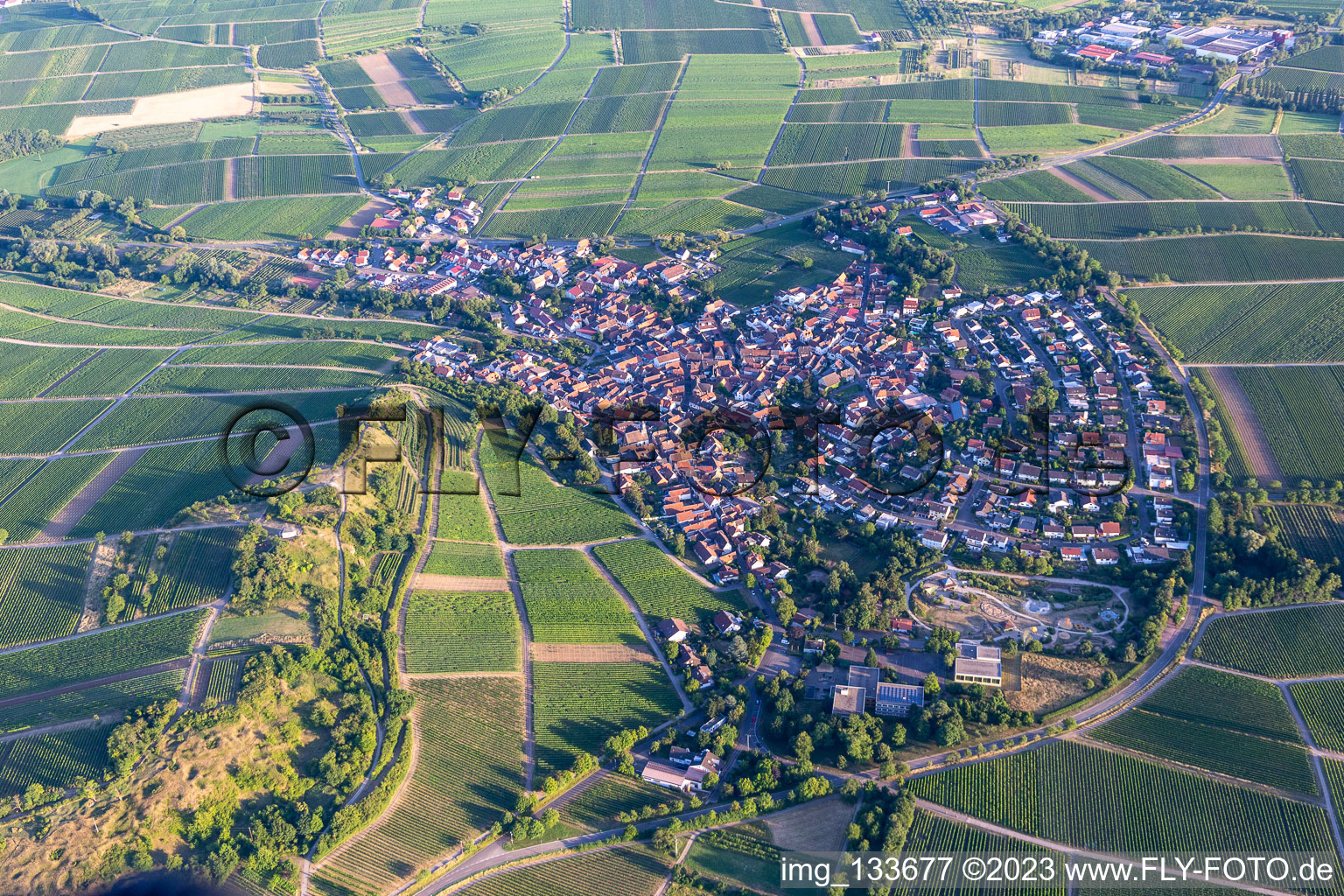 Vue aérienne de Maison du médecin à Ilbesheim bei Landau in der Pfalz dans le département Rhénanie-Palatinat, Allemagne