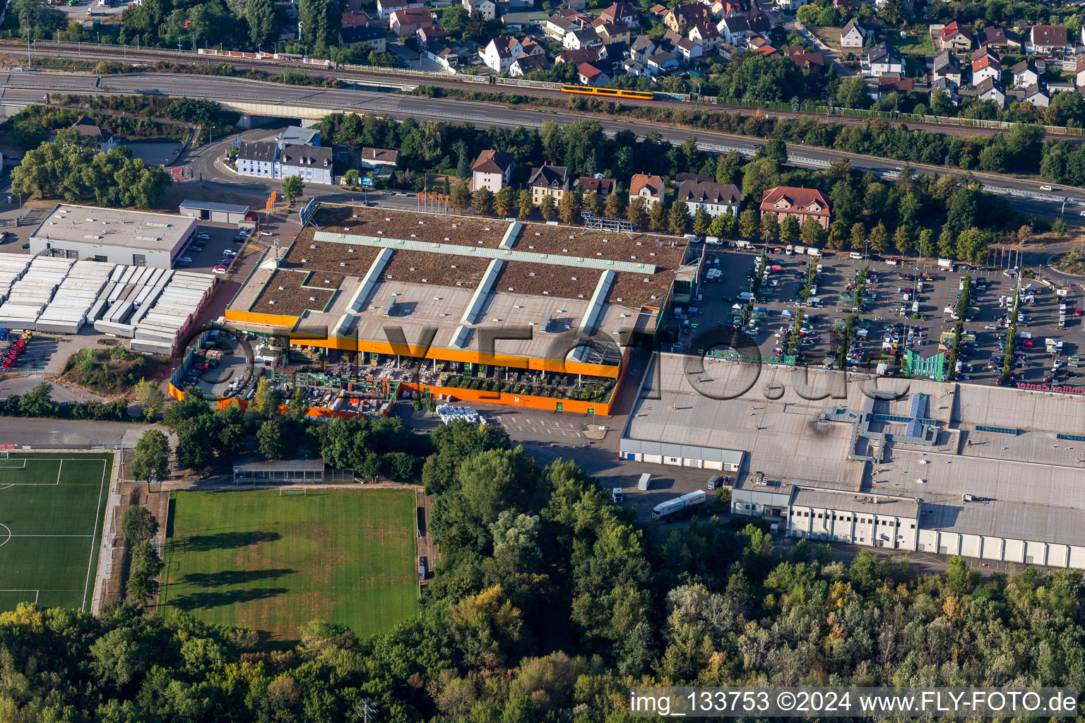 Vue aérienne de Maximiliancenter Maxau avec la quincaillerie Globus Wörth à le quartier Maximiliansau in Wörth am Rhein dans le département Rhénanie-Palatinat, Allemagne