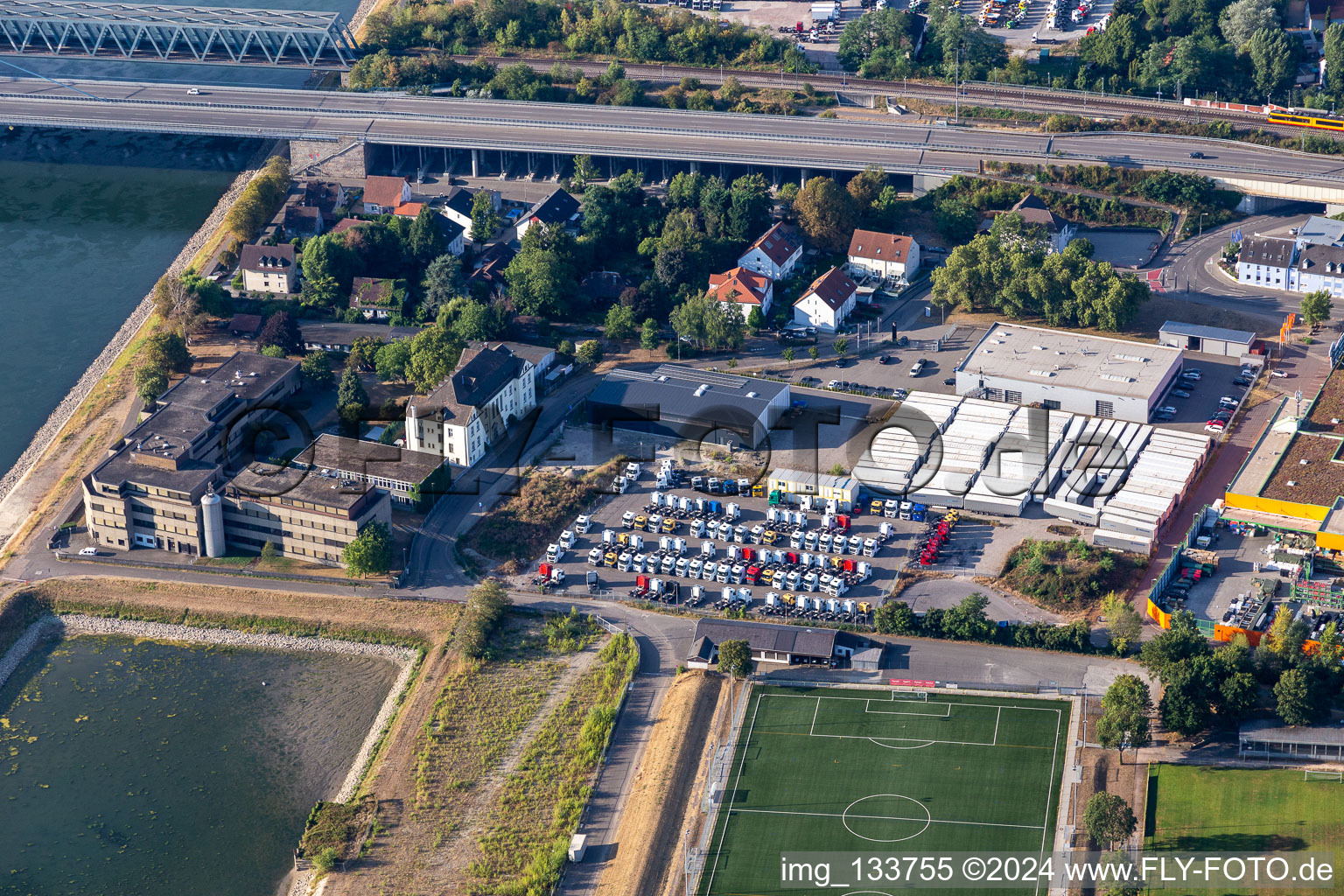 Vue aérienne de MCJ Maximiliansau à le quartier Maximiliansau in Wörth am Rhein dans le département Rhénanie-Palatinat, Allemagne