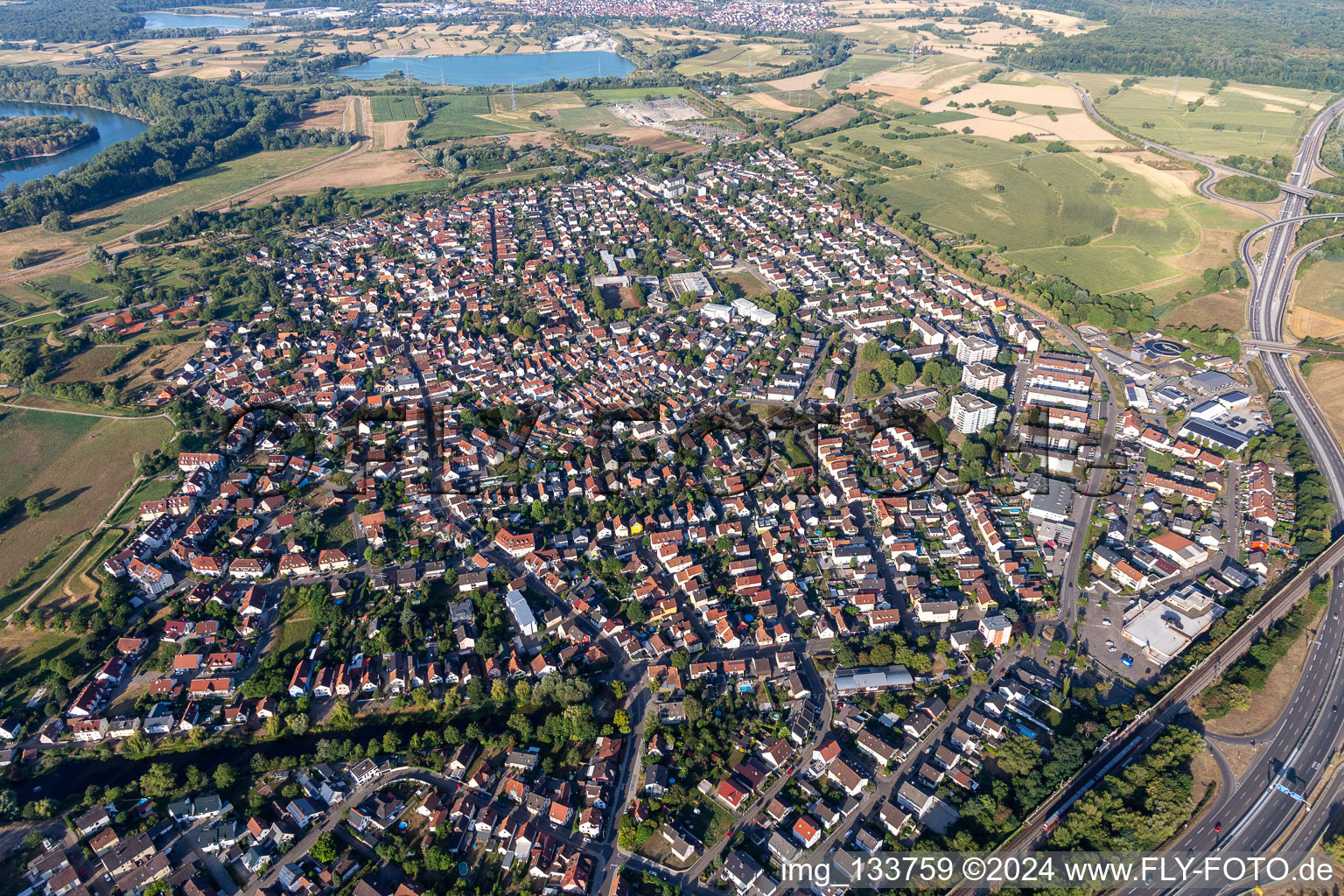 Quartier Maximiliansau in Wörth am Rhein dans le département Rhénanie-Palatinat, Allemagne depuis l'avion