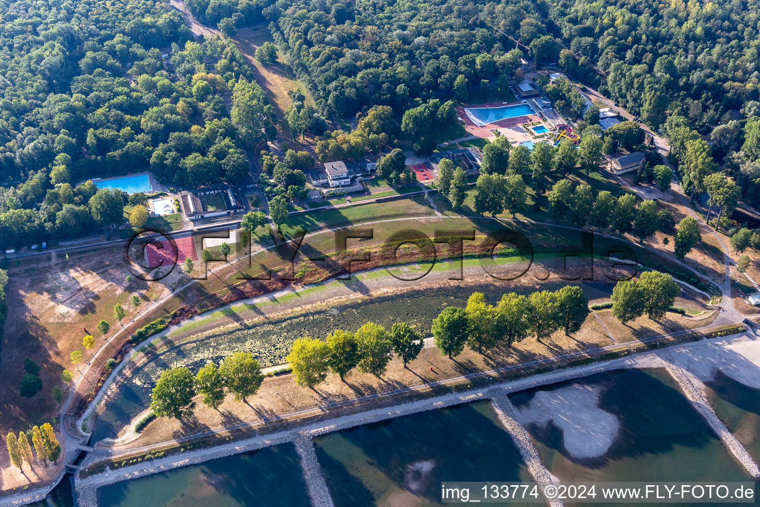 Photographie aérienne de Rheinstrandbad Rappenwört à le quartier Daxlanden in Karlsruhe dans le département Bade-Wurtemberg, Allemagne