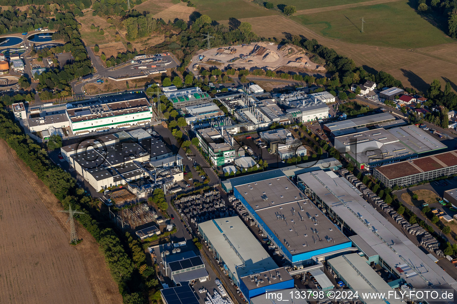 Vue aérienne de Zone industrielle Landau Ost avec impression RONAL et Rose à Landau in der Pfalz dans le département Rhénanie-Palatinat, Allemagne