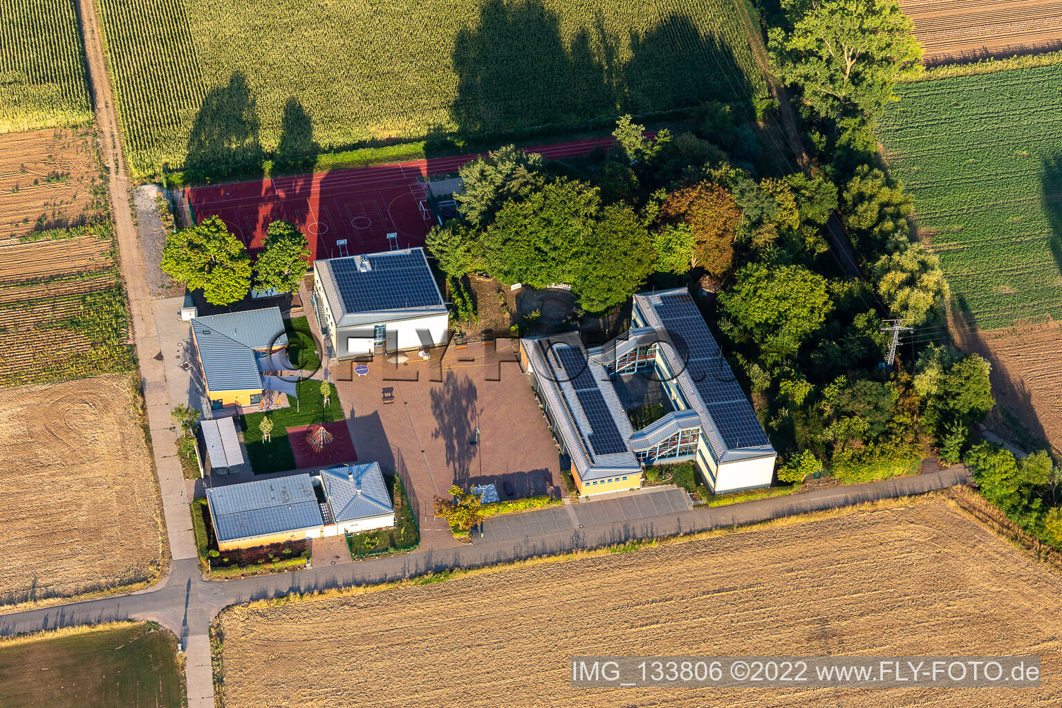 Vue aérienne de Gauschule à Böbingen dans le département Rhénanie-Palatinat, Allemagne