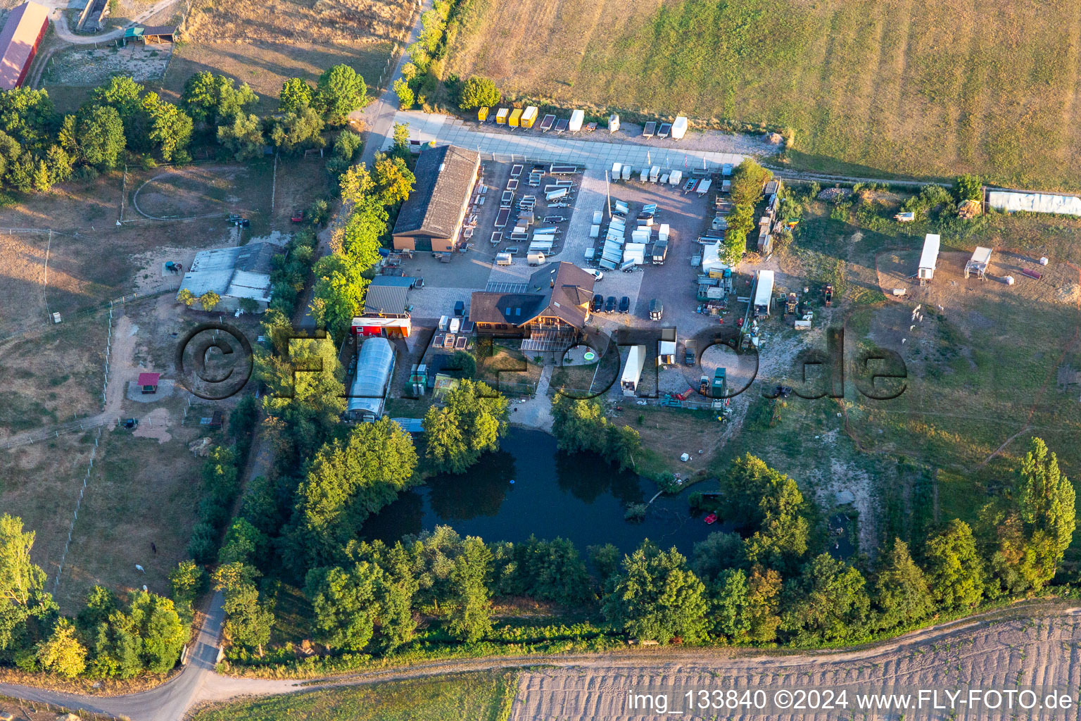 Vue aérienne de Elena Winter, propriétaire de Lischer Fahrzeugbau eK à Gommersheim dans le département Rhénanie-Palatinat, Allemagne