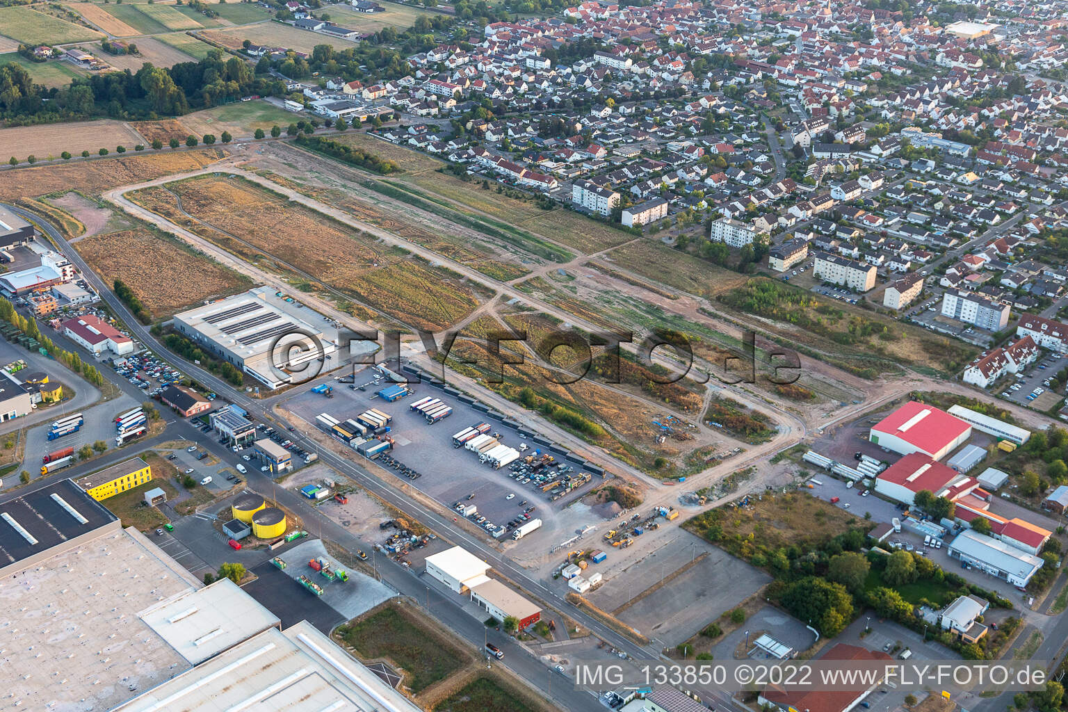 Vue aérienne de Zone d'agrandissement de la zone commerciale Interpark à Offenbach an der Queich dans le département Rhénanie-Palatinat, Allemagne