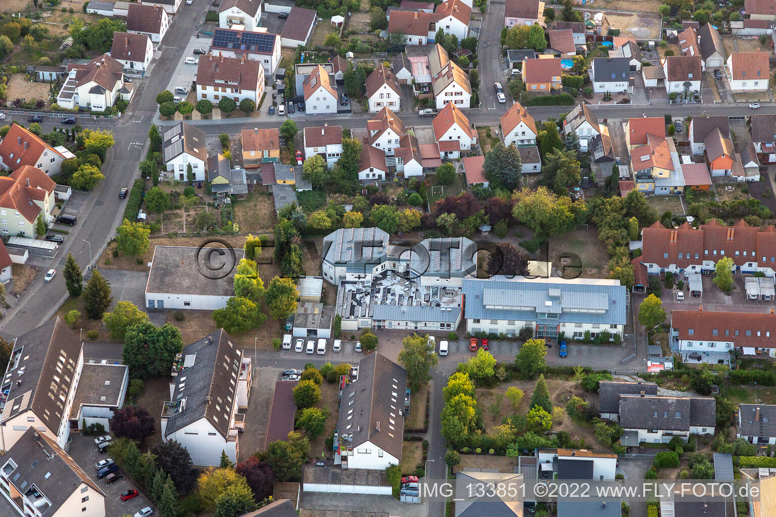 Vue aérienne de Dans le jardin marin à le quartier Offenbach in Offenbach an der Queich dans le département Rhénanie-Palatinat, Allemagne