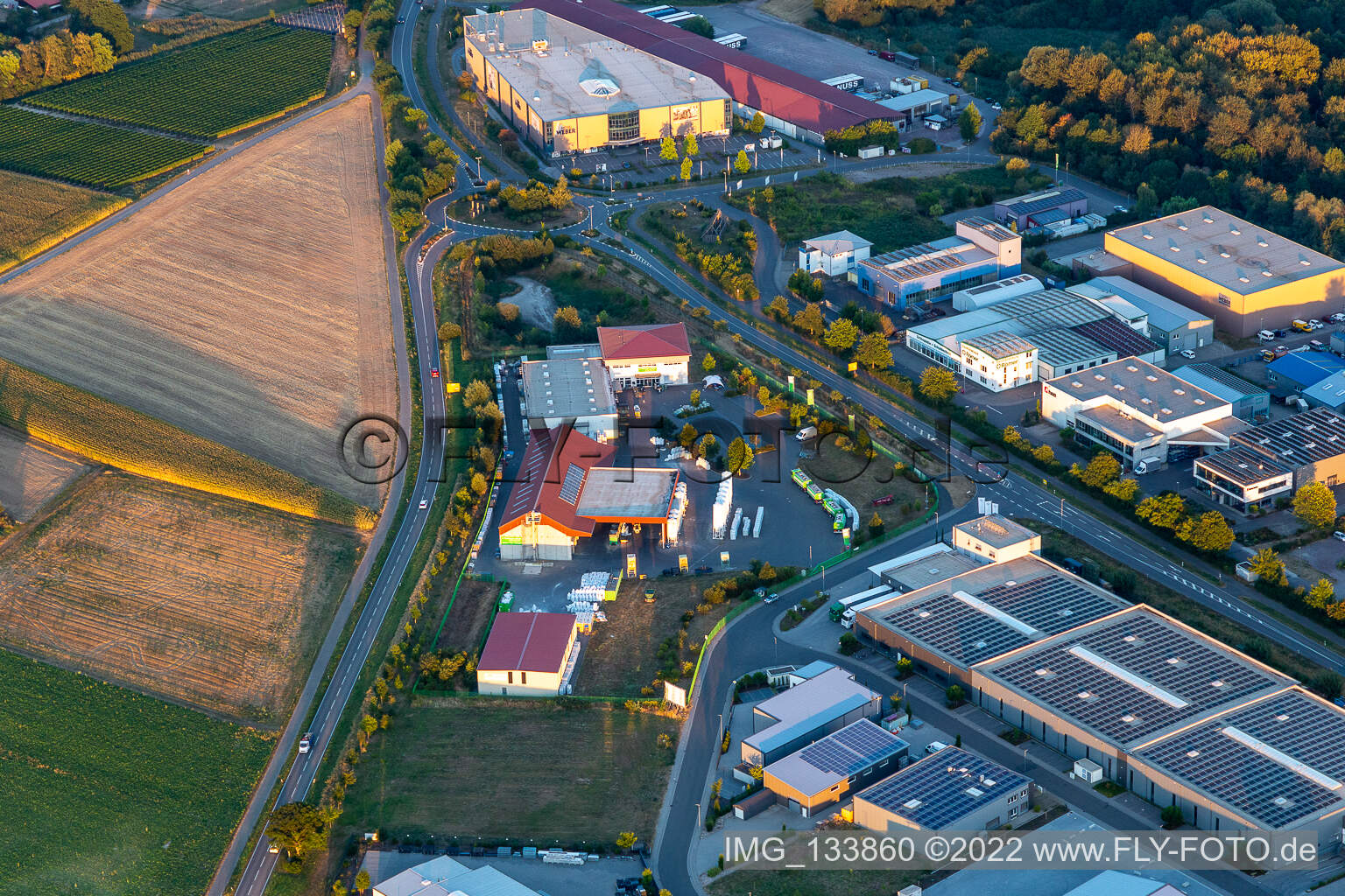 Vue aérienne de Raiffeisen Agrarhandel Pfalz GmbH (Herxheim) à le quartier Herxheim in Herxheim bei Landau dans le département Rhénanie-Palatinat, Allemagne