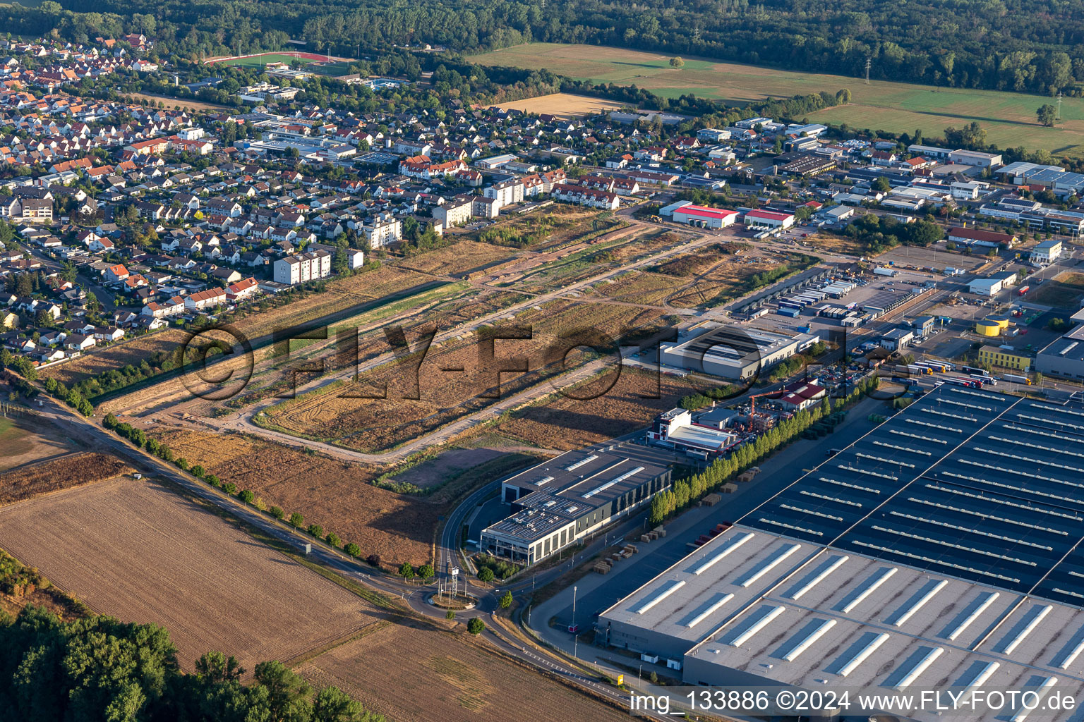 Vue aérienne de Zone d'agrandissement de l'Interpark à Offenbach an der Queich dans le département Rhénanie-Palatinat, Allemagne