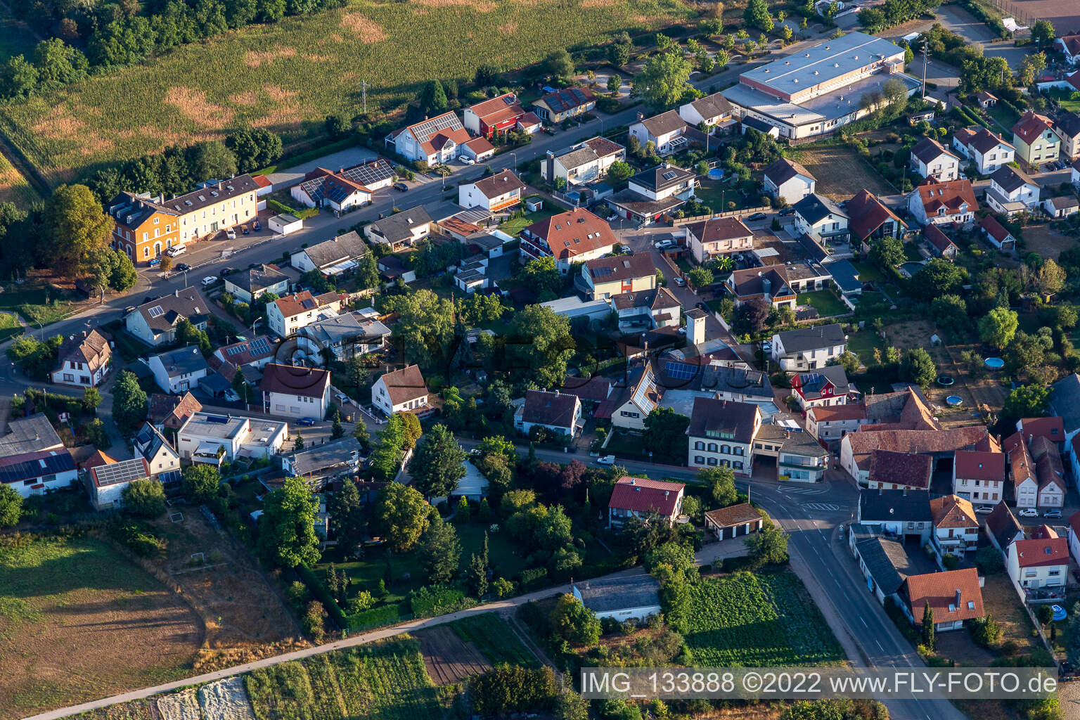 Vue aérienne de Jahnstrasse Fuchsbachhalle à Zeiskam dans le département Rhénanie-Palatinat, Allemagne