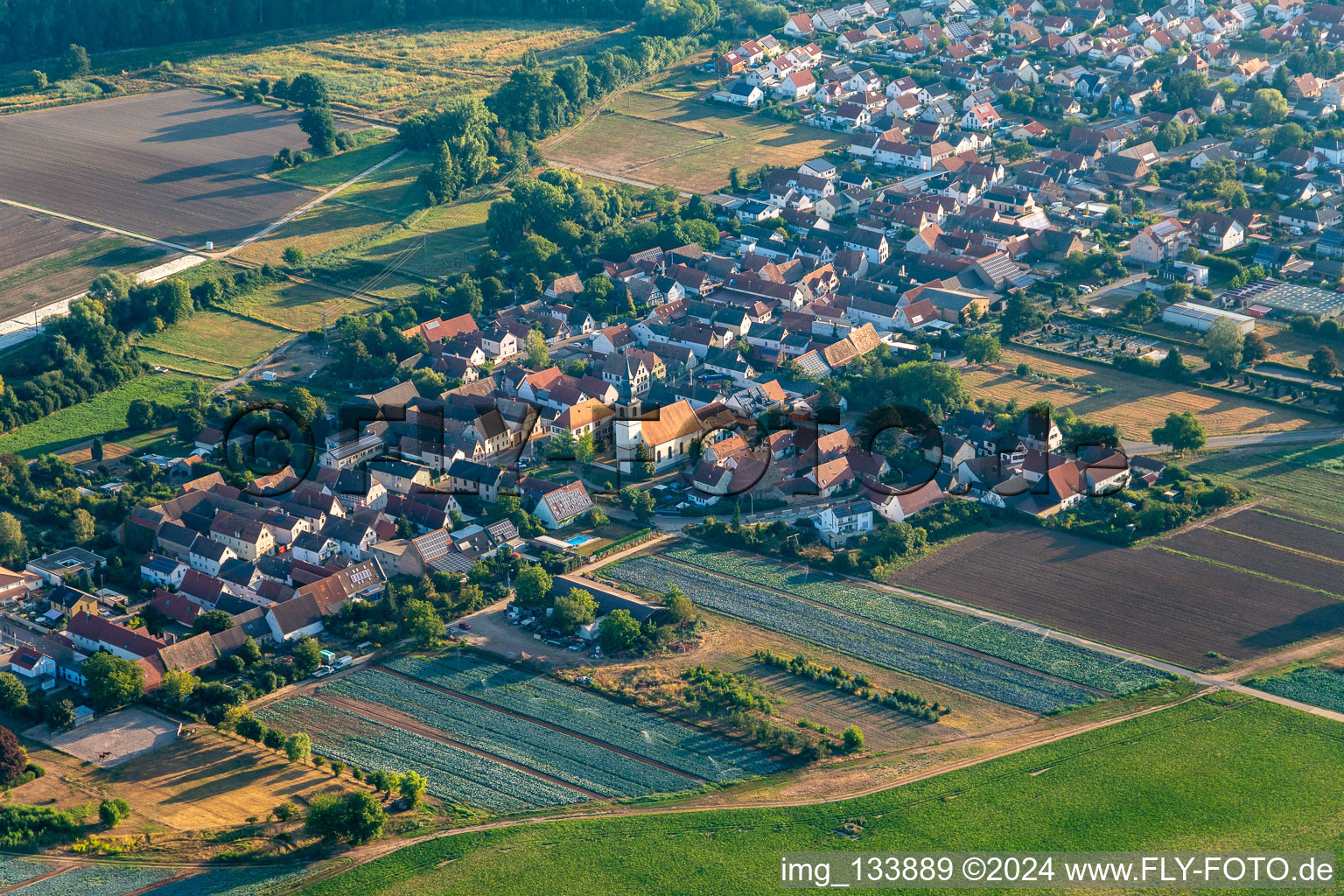 Freisbach dans le département Rhénanie-Palatinat, Allemagne vu d'un drone