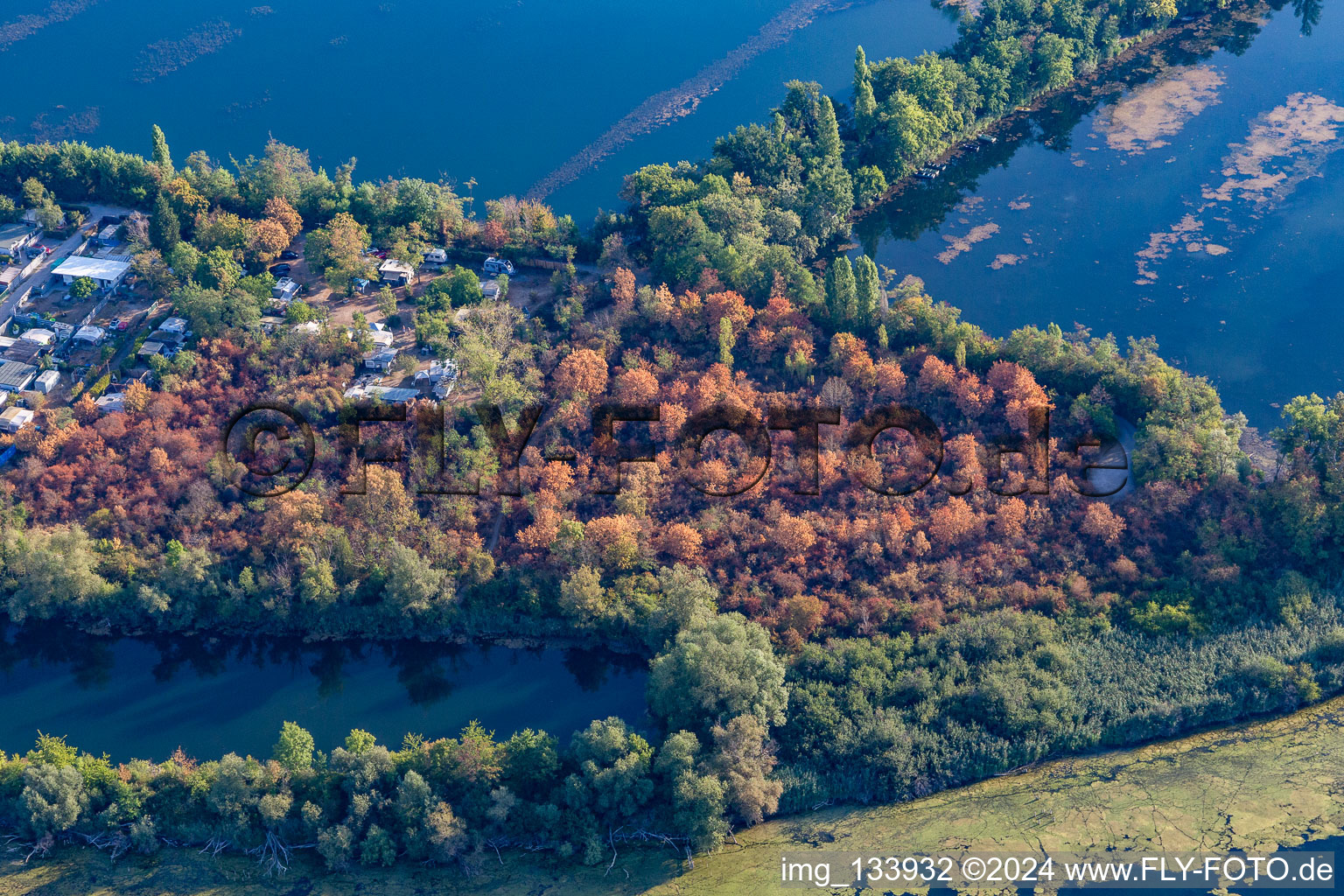 Vue aérienne de Zone de loisirs Bleu Adriatique à Altrip dans le département Rhénanie-Palatinat, Allemagne