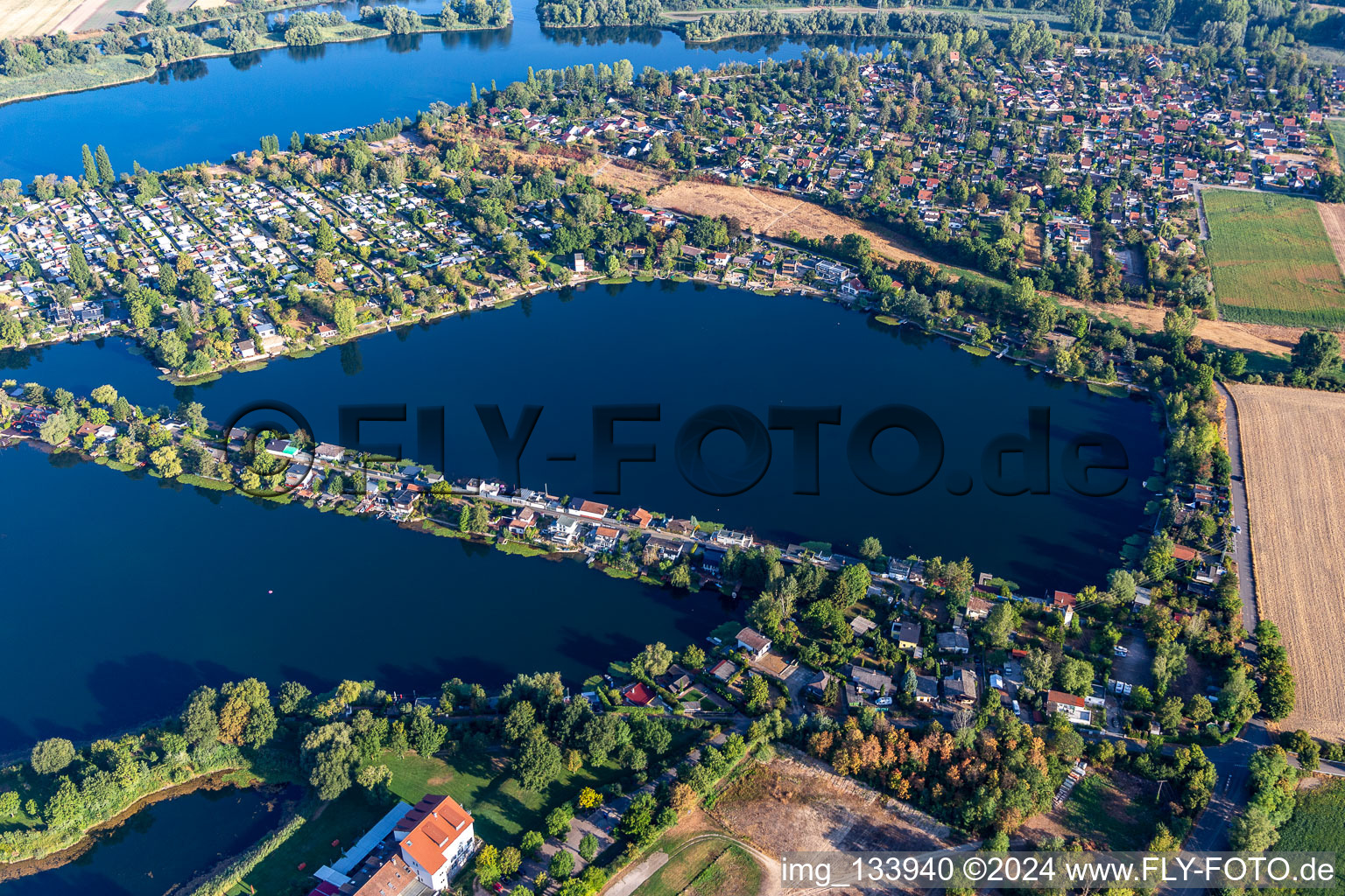 Vue aérienne de Zone de loisirs Blue Adriatic, étang aux cygnes à Altrip dans le département Rhénanie-Palatinat, Allemagne