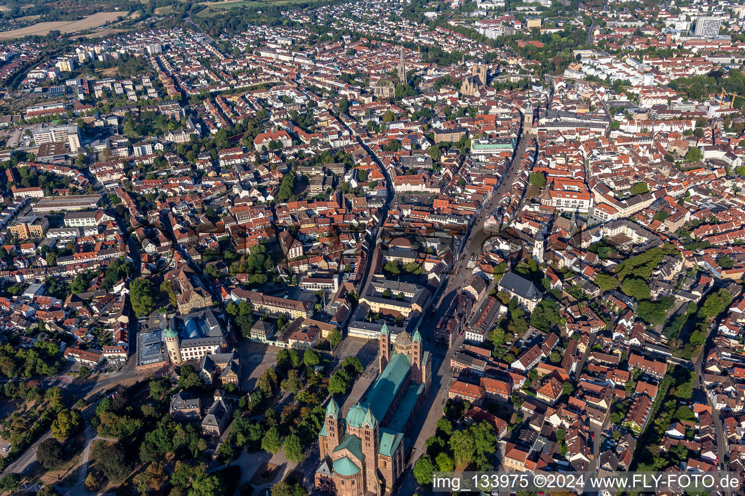 Vue aérienne de Maximilianstrasse de la cathédrale à l'Altpörtel à Speyer dans le département Rhénanie-Palatinat, Allemagne