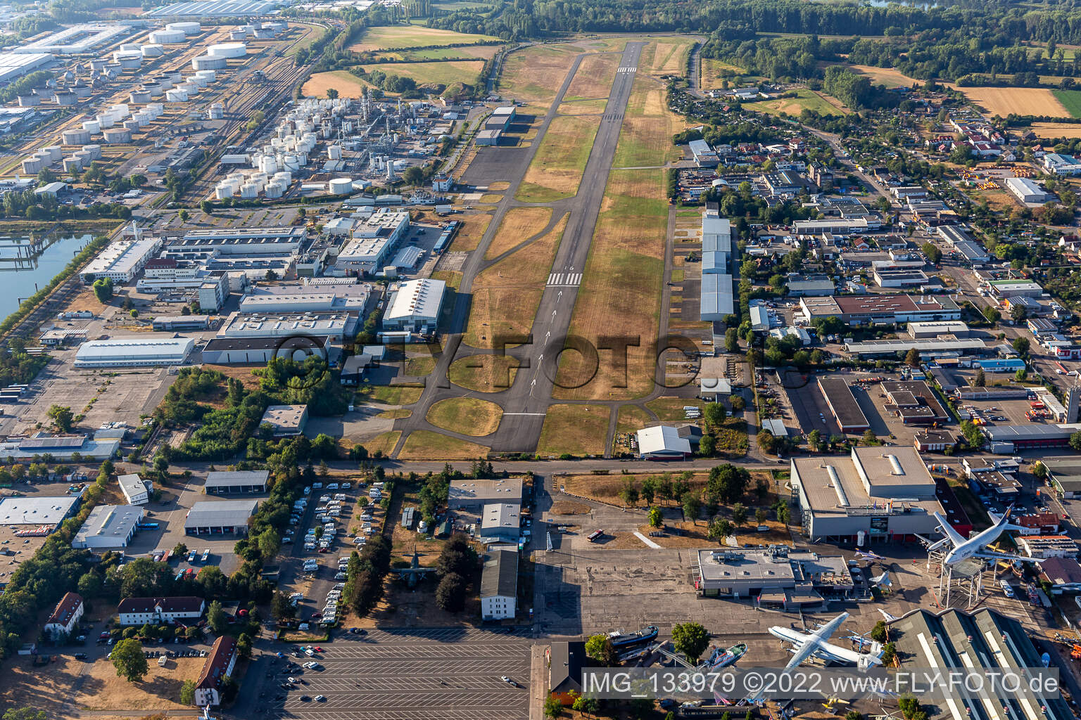 Vue aérienne de Aéroport Speyer/Ludwigshafen GmbH (EDRY/ZQC) à Speyer dans le département Rhénanie-Palatinat, Allemagne