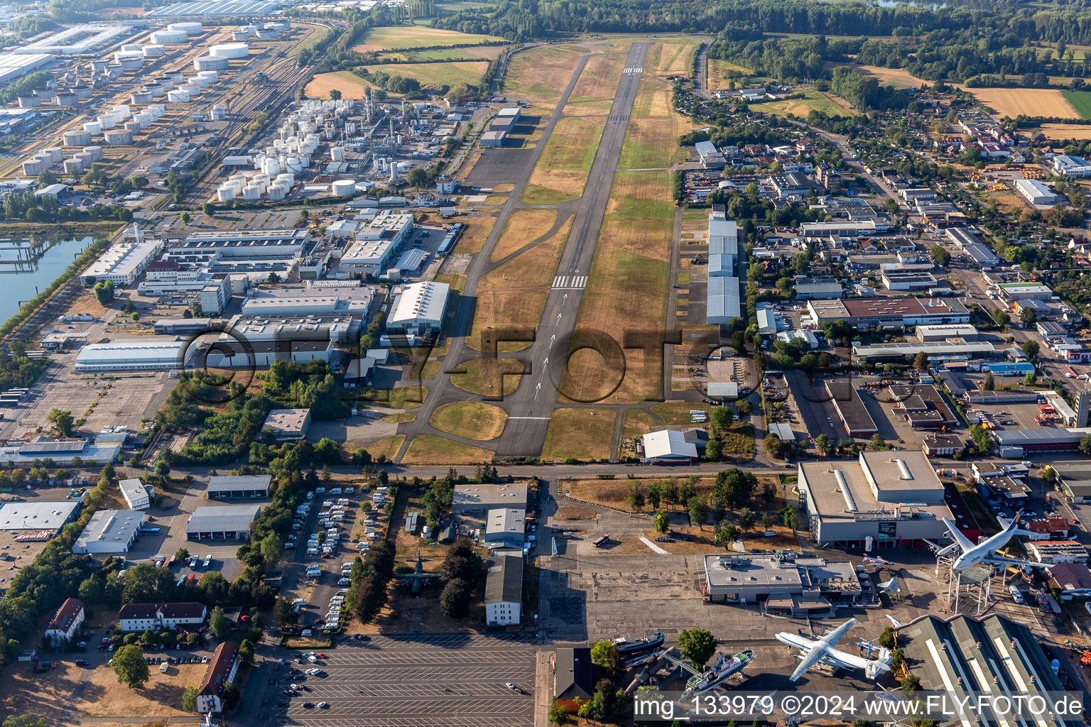 Vue aérienne de Aéroport Speyer/Ludwigshafen GmbH (EDRY/ZQC) à Speyer dans le département Rhénanie-Palatinat, Allemagne