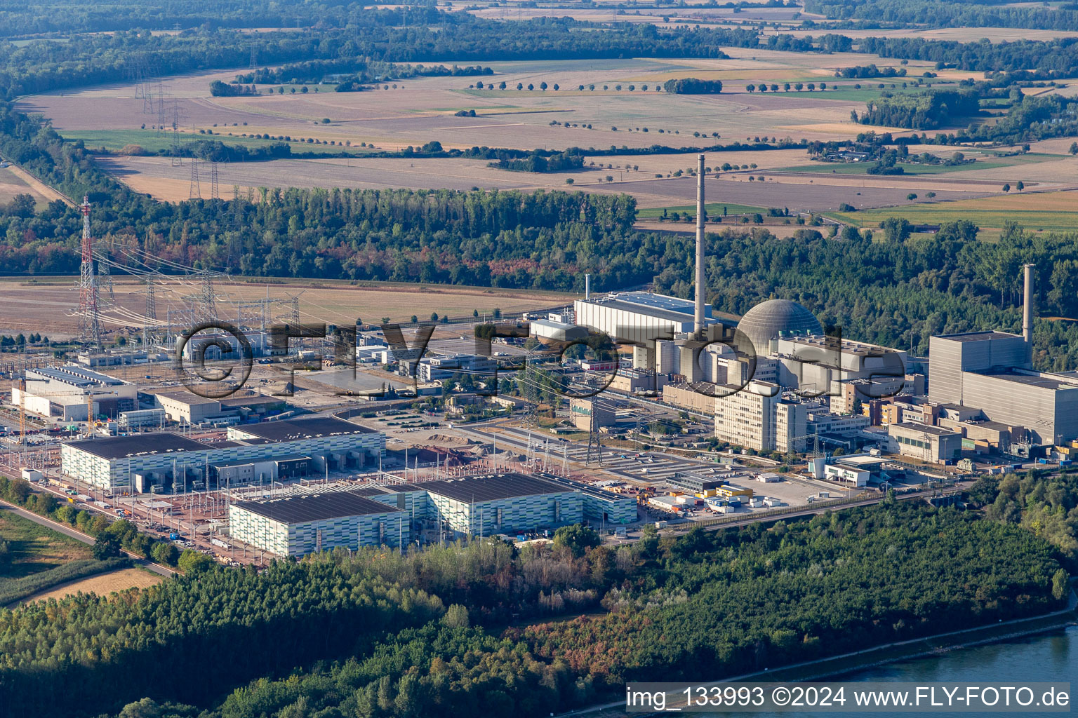 Vue aérienne de TransnetBW GmbH, sous-station à courant continu sur le site de la centrale nucléaire déclassée Philippsburg à Philippsburg dans le département Bade-Wurtemberg, Allemagne