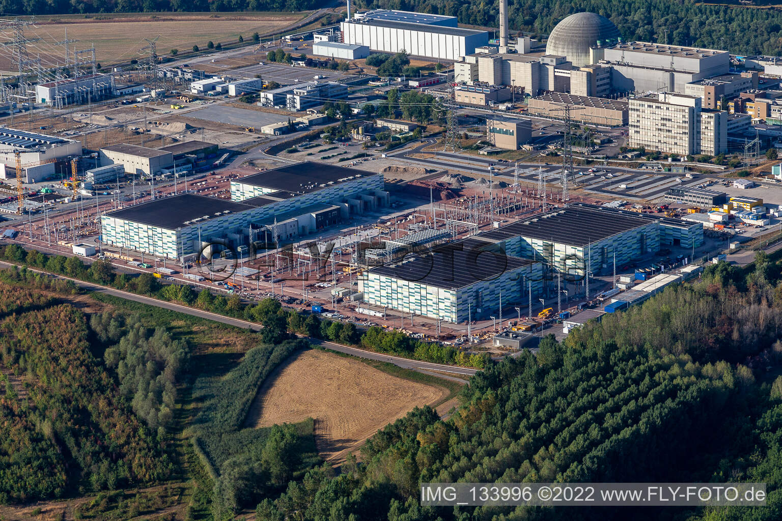 TransnetBW GmbH, sous-station à courant continu sur le site de la centrale nucléaire déclassée Philippsburg à Philippsburg dans le département Bade-Wurtemberg, Allemagne d'en haut