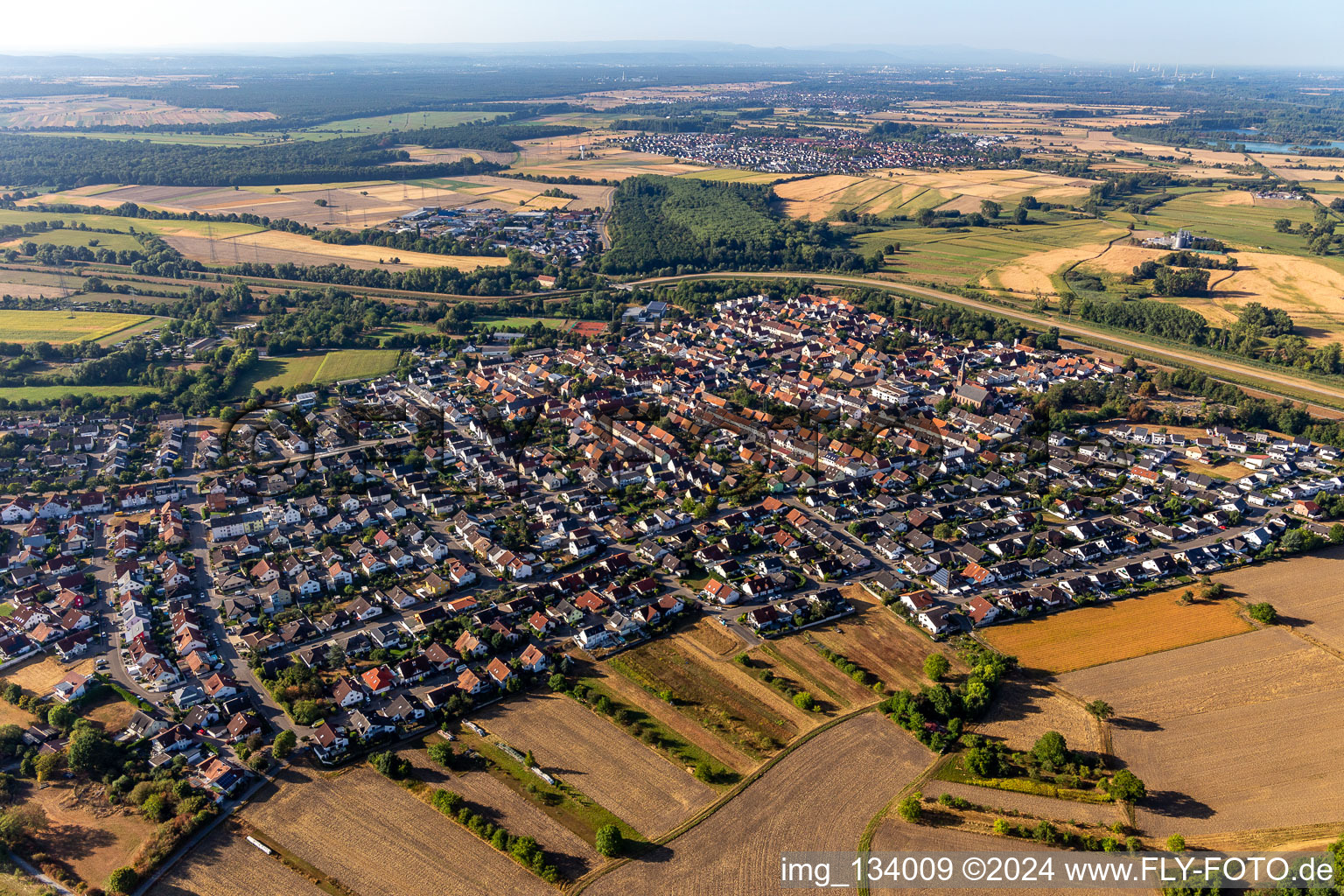 Vue oblique de Du nord à le quartier Rußheim in Dettenheim dans le département Bade-Wurtemberg, Allemagne