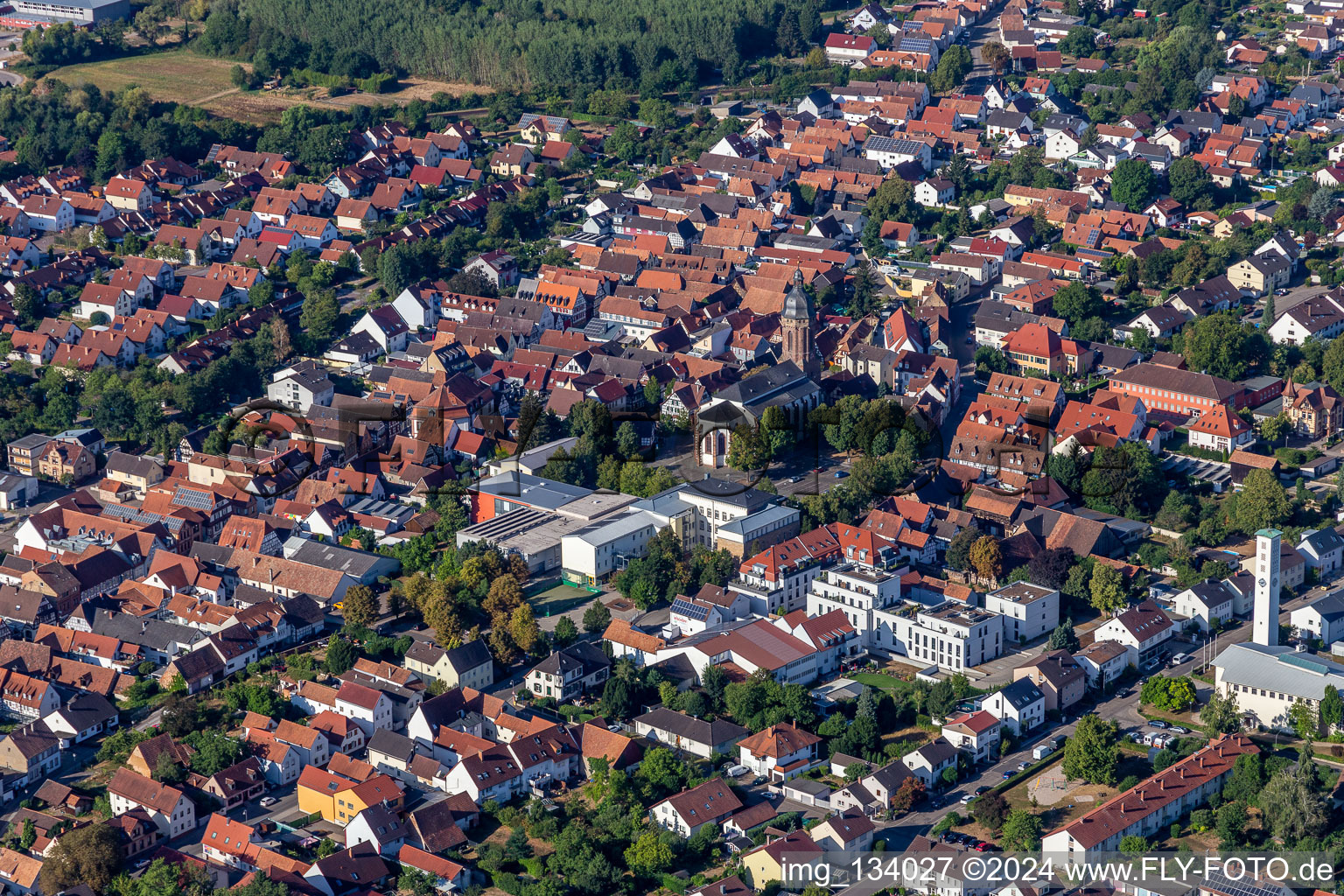 Vue aérienne de Marché de l'école primaire Stadthalle à Kandel dans le département Rhénanie-Palatinat, Allemagne