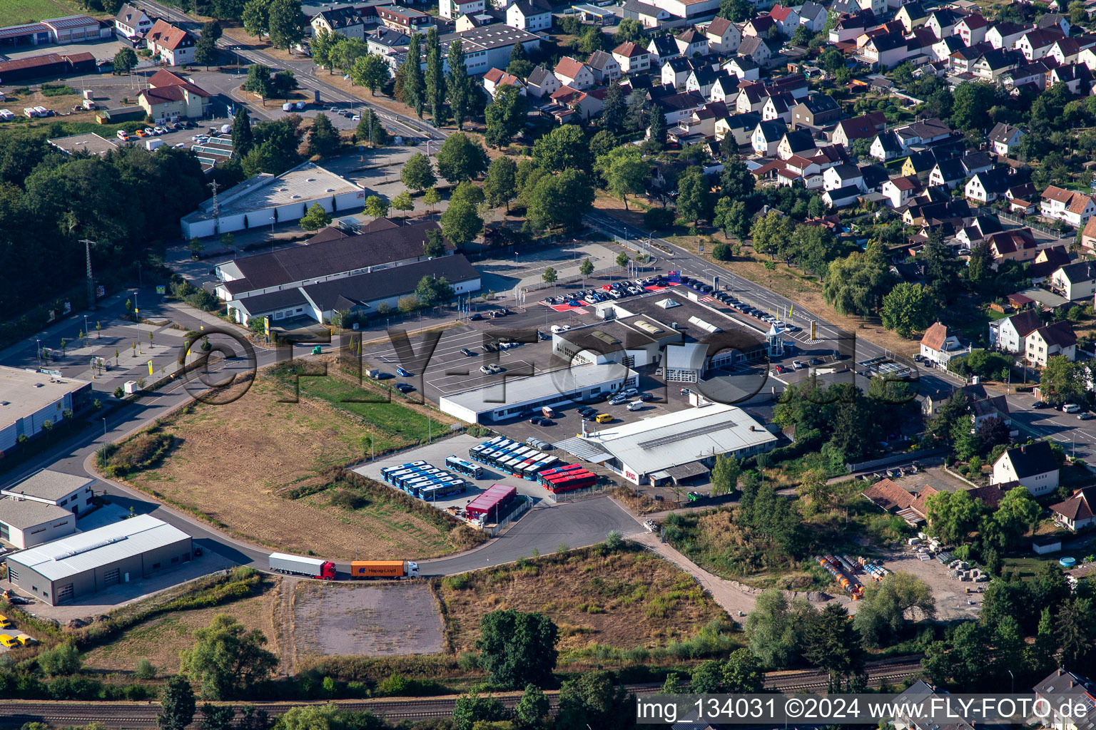 Vue aérienne de Zone commerciale de la Lauterburger Straße à Kandel dans le département Rhénanie-Palatinat, Allemagne