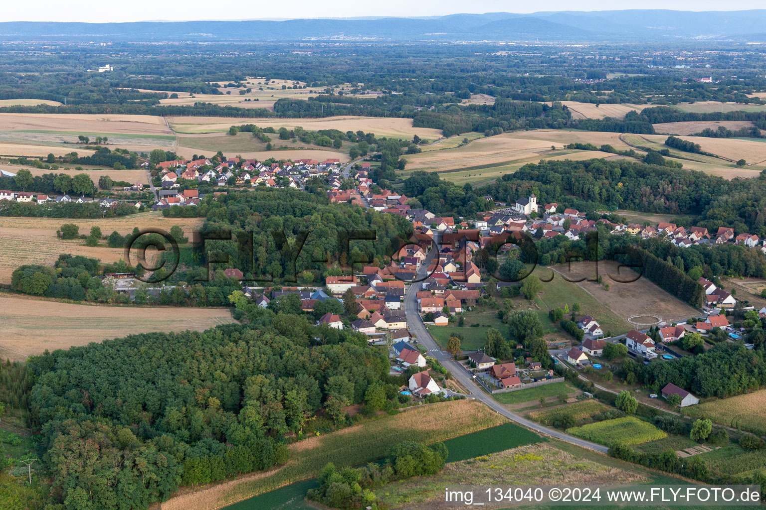 Vue aérienne de Neewiller-près-Lauterbourg dans le département Bas Rhin, France